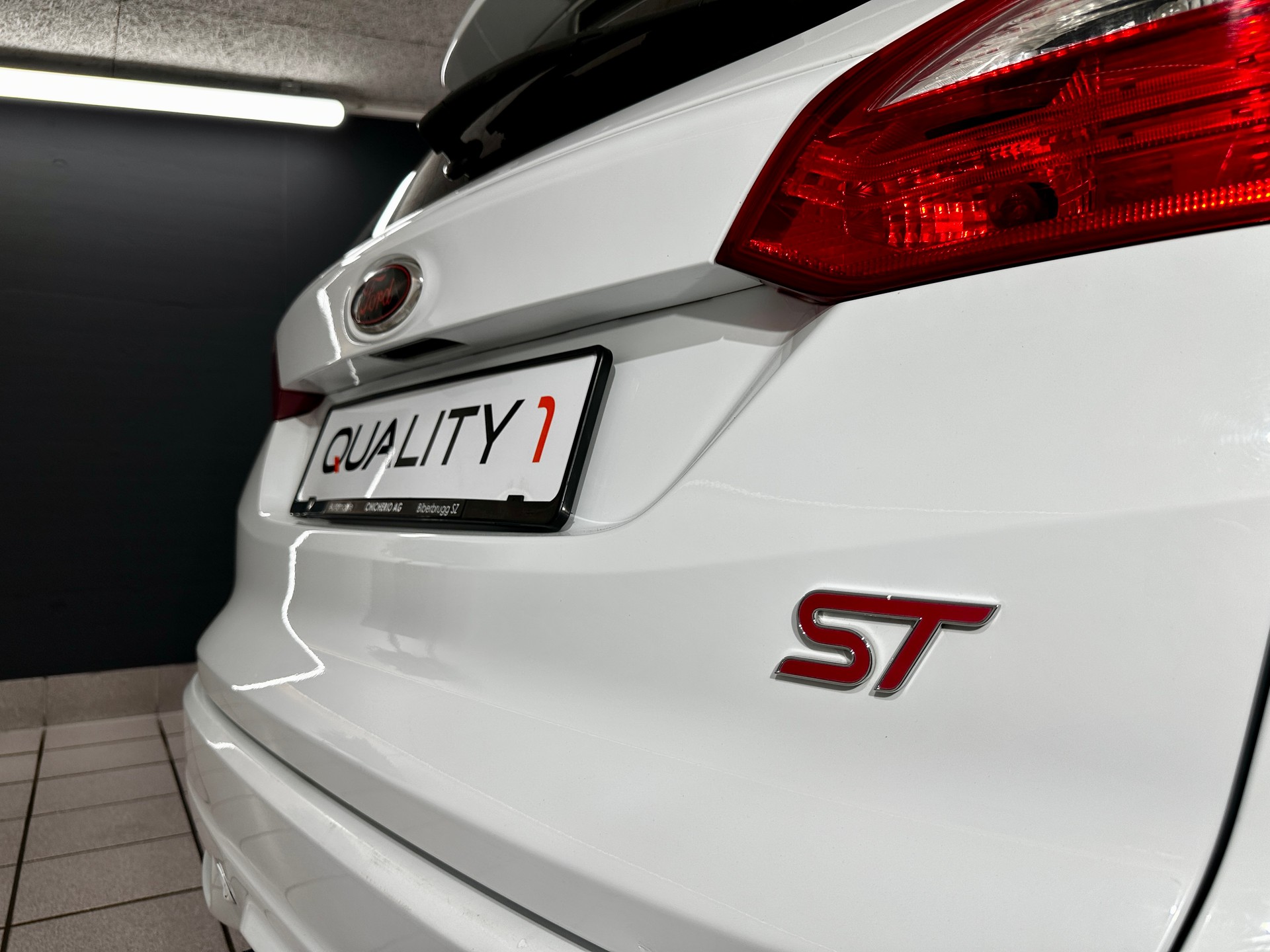 FORD Focus 2.0 SCTi ST-2-showroom-element-3