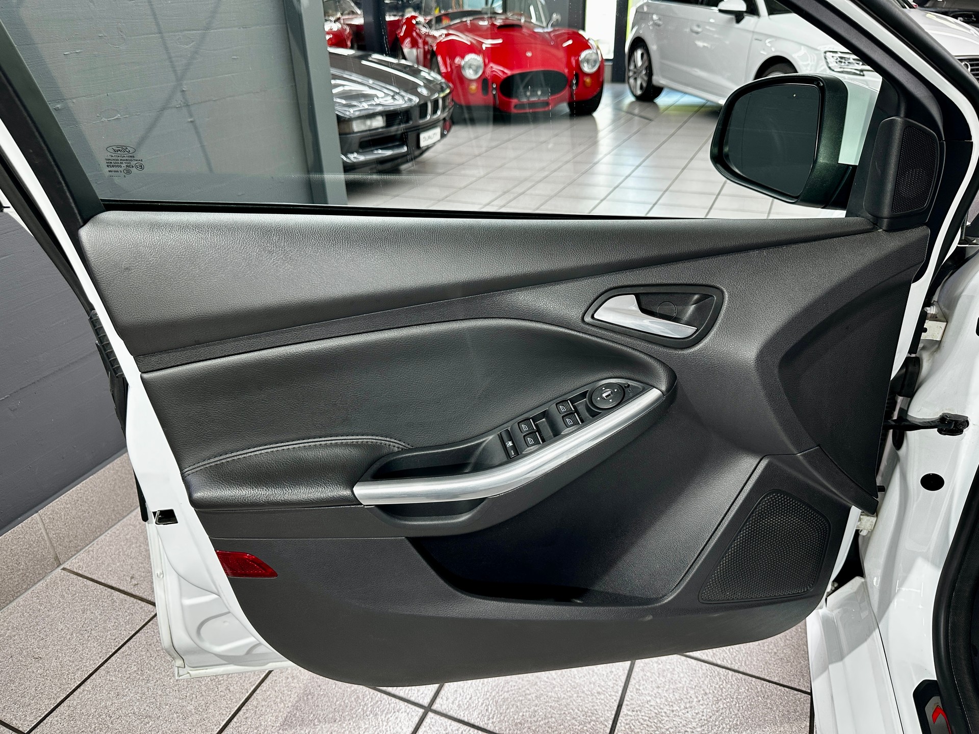 FORD Focus 2.0 SCTi ST-2-image-16
