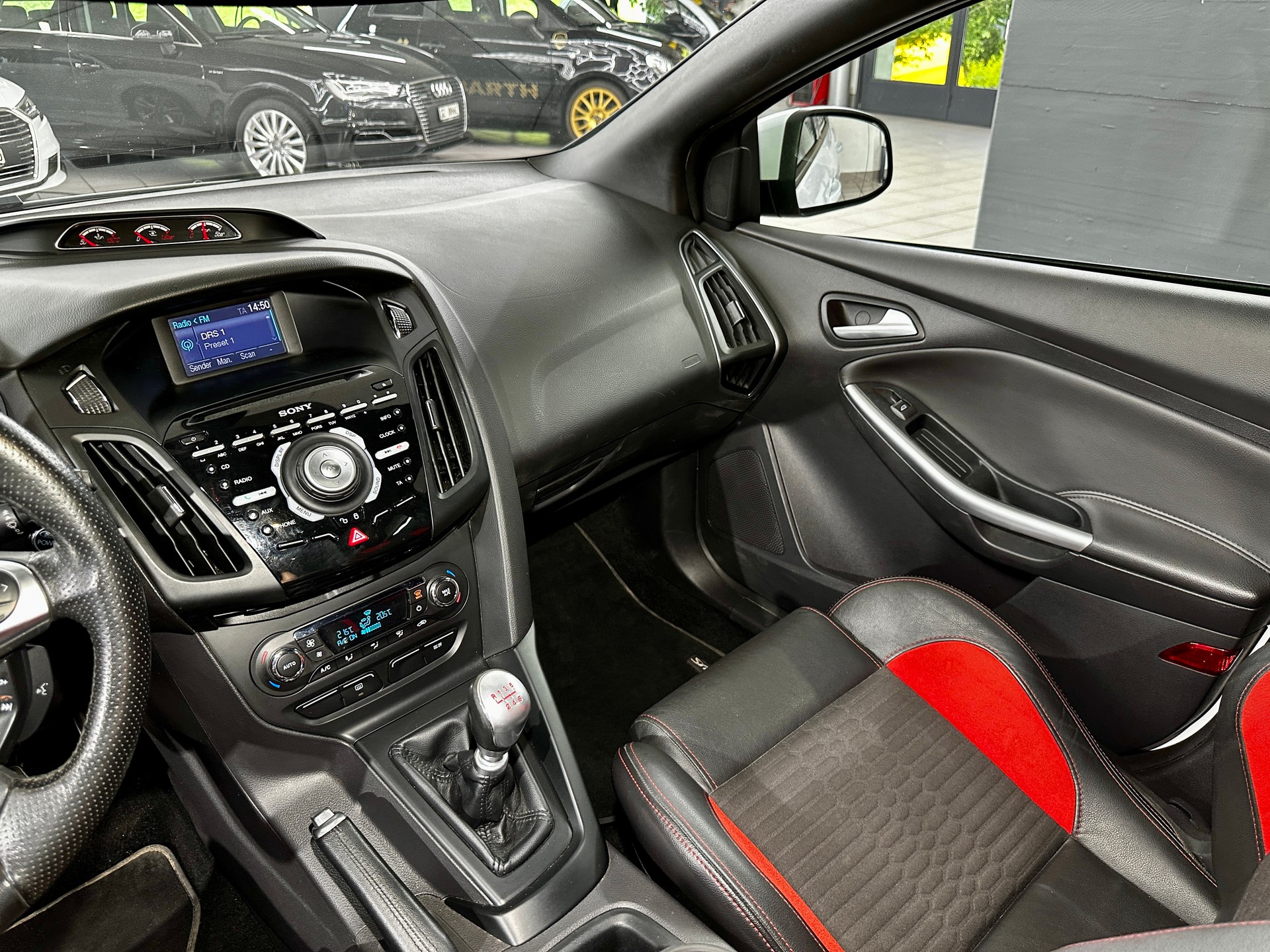 FORD Focus 2.0 SCTi ST-2-image-21