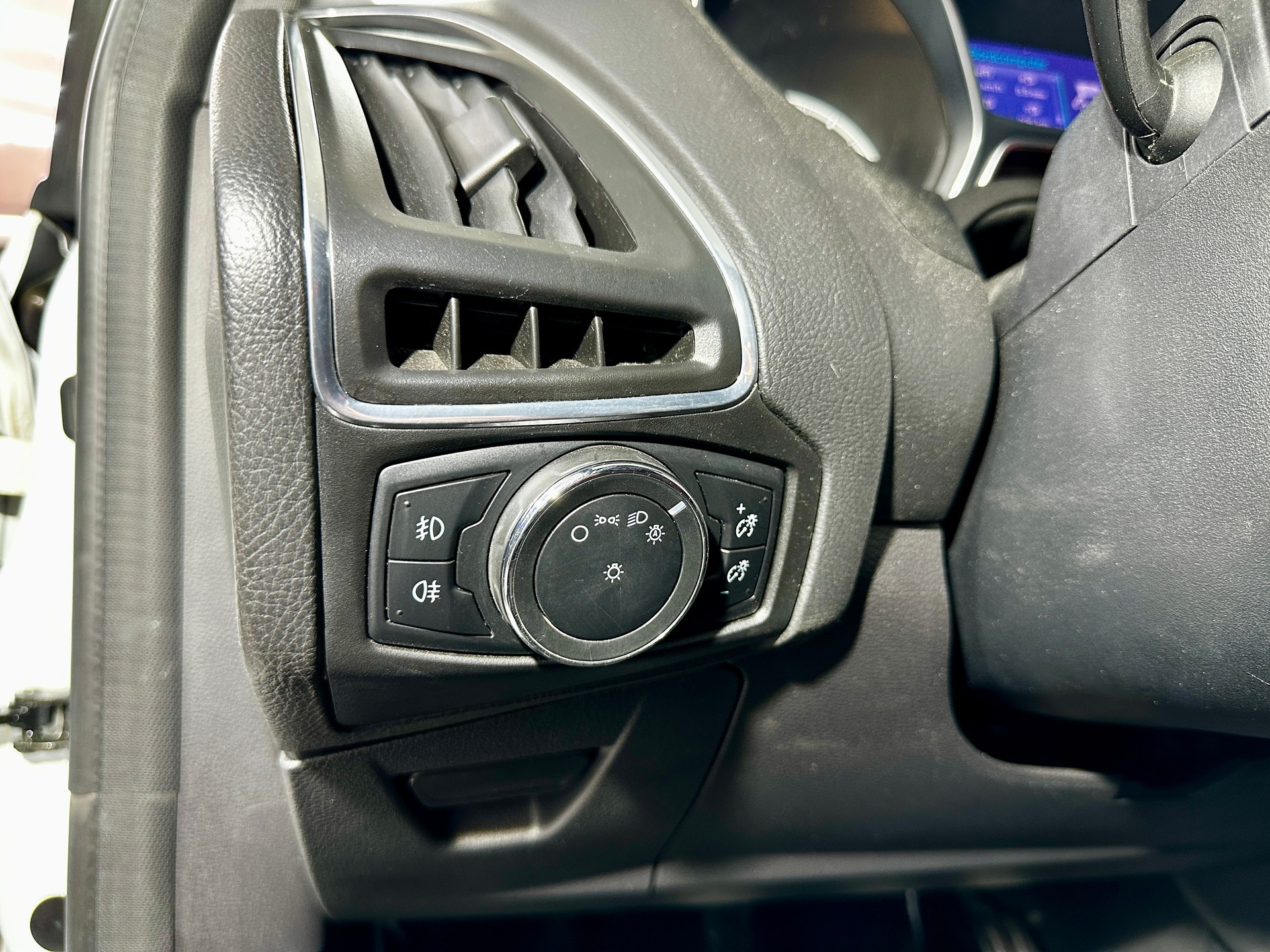 FORD Focus 2.0 SCTi ST-2-image-25