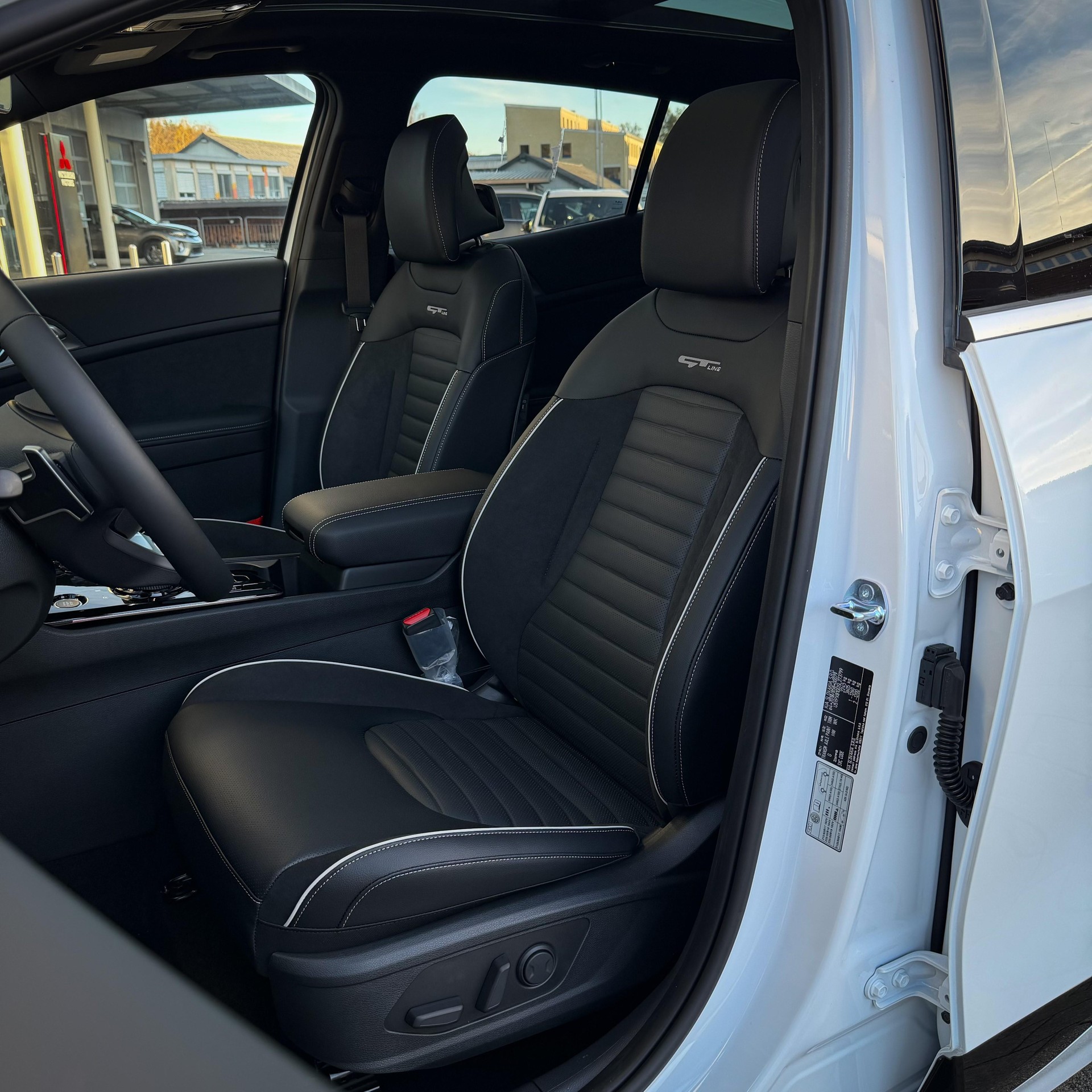 KIA Sportage 1.6 T-GDi Hybrid GT-Line-image-18