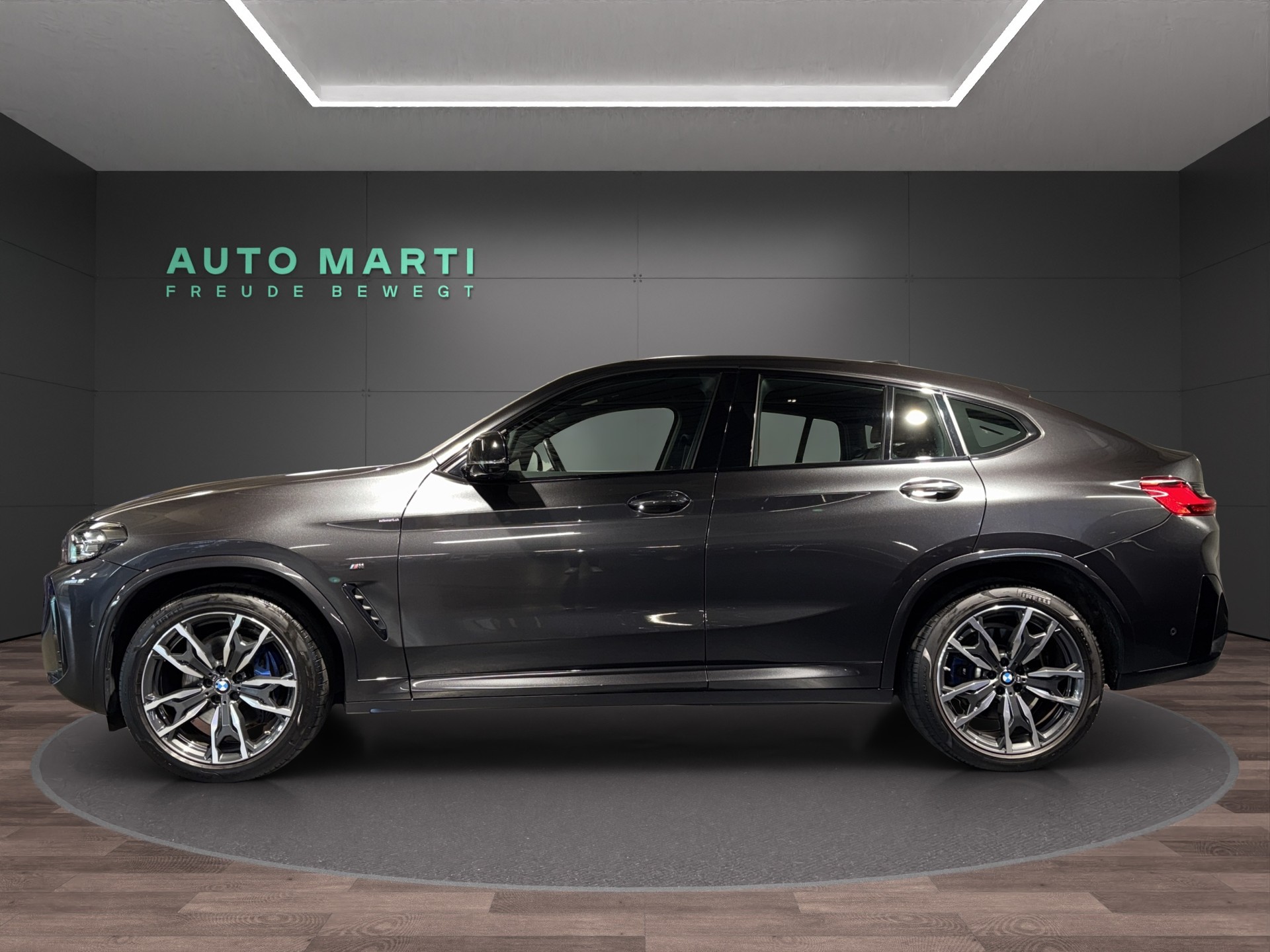 BMW X4 M40i-showroom-element-1