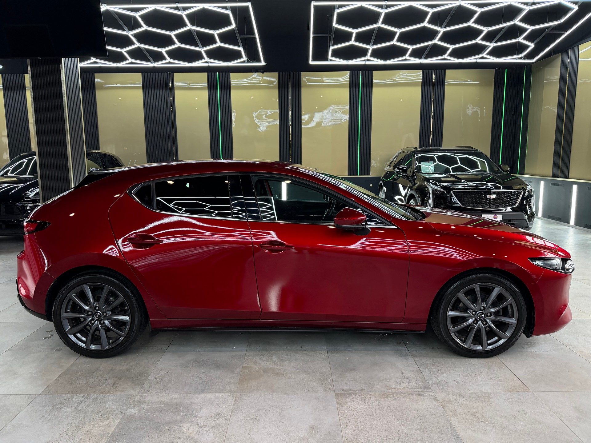 MAZDA 3 Hatchback SKYACTIV-G M Hybrid 122 Revolution Automat-showroom-element-3