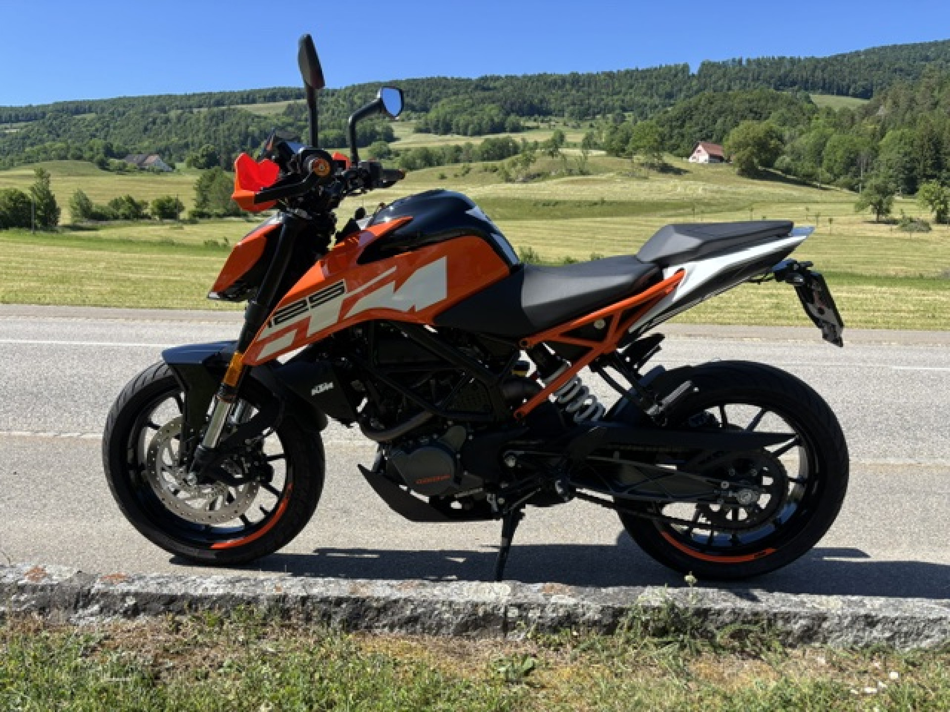 KTM 125 Duke-image-0