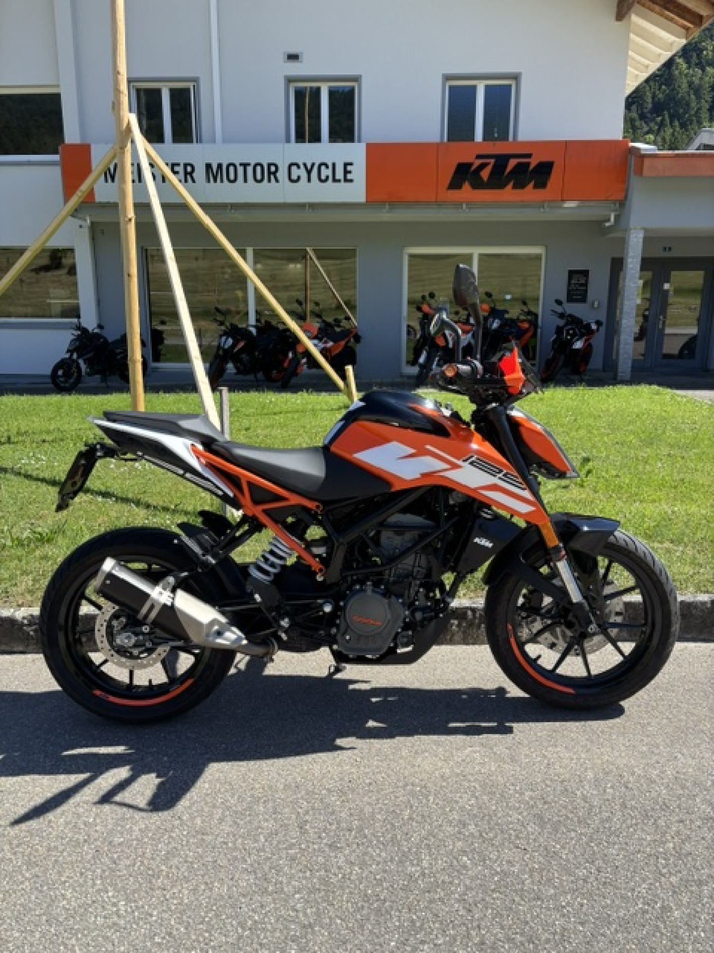 KTM 125 Duke-image-2