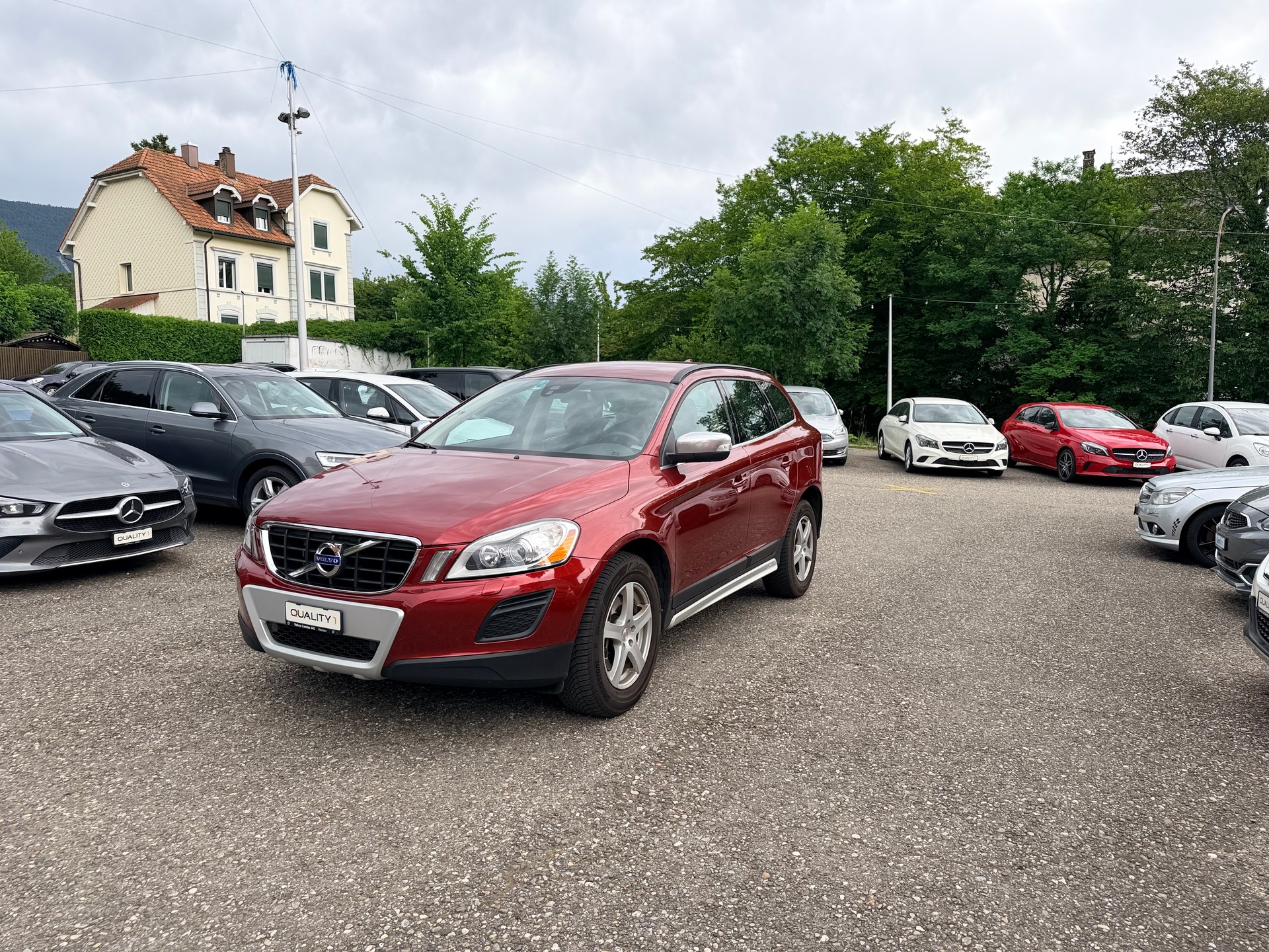 VOLVO XC60 D4 AWD Husky Edition Geartronic-showroom-element-1