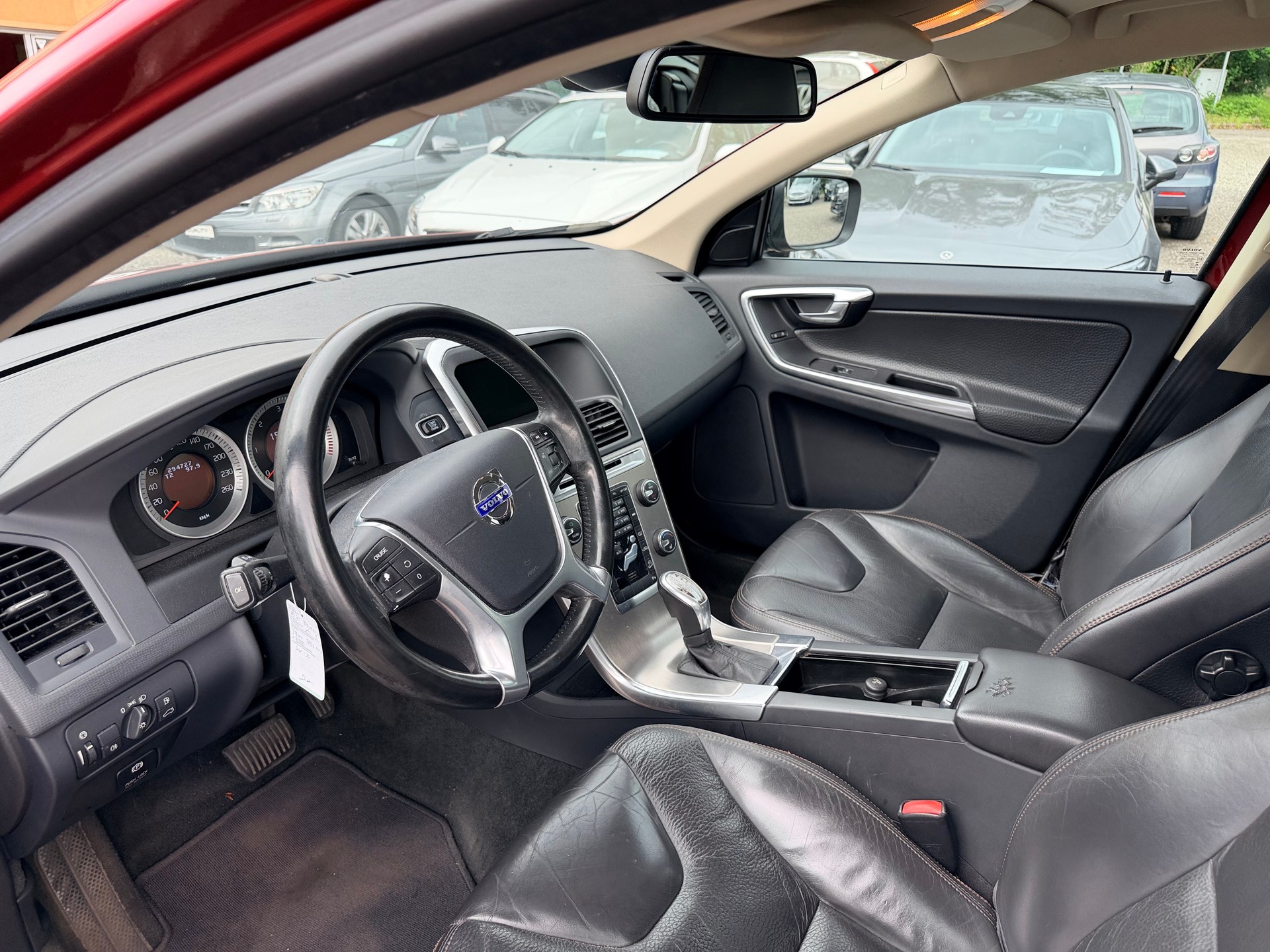 VOLVO XC60 D4 AWD Husky Edition Geartronic-image-14