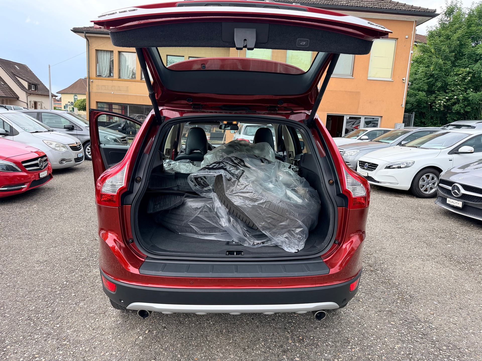 VOLVO XC60 D4 AWD Husky Edition Geartronic-image-12
