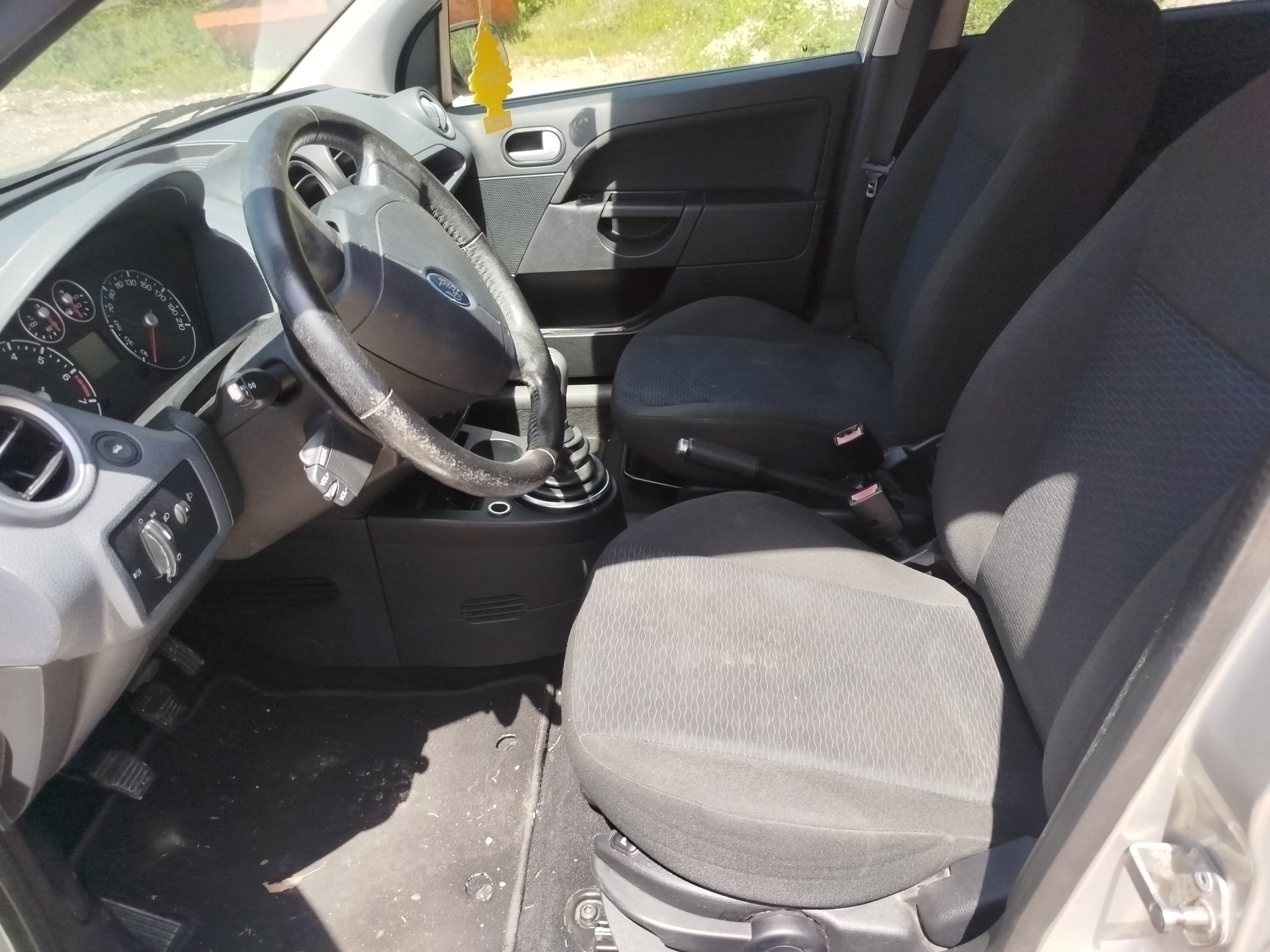 FORD Fiesta 1.6 16V Ghia-image-8