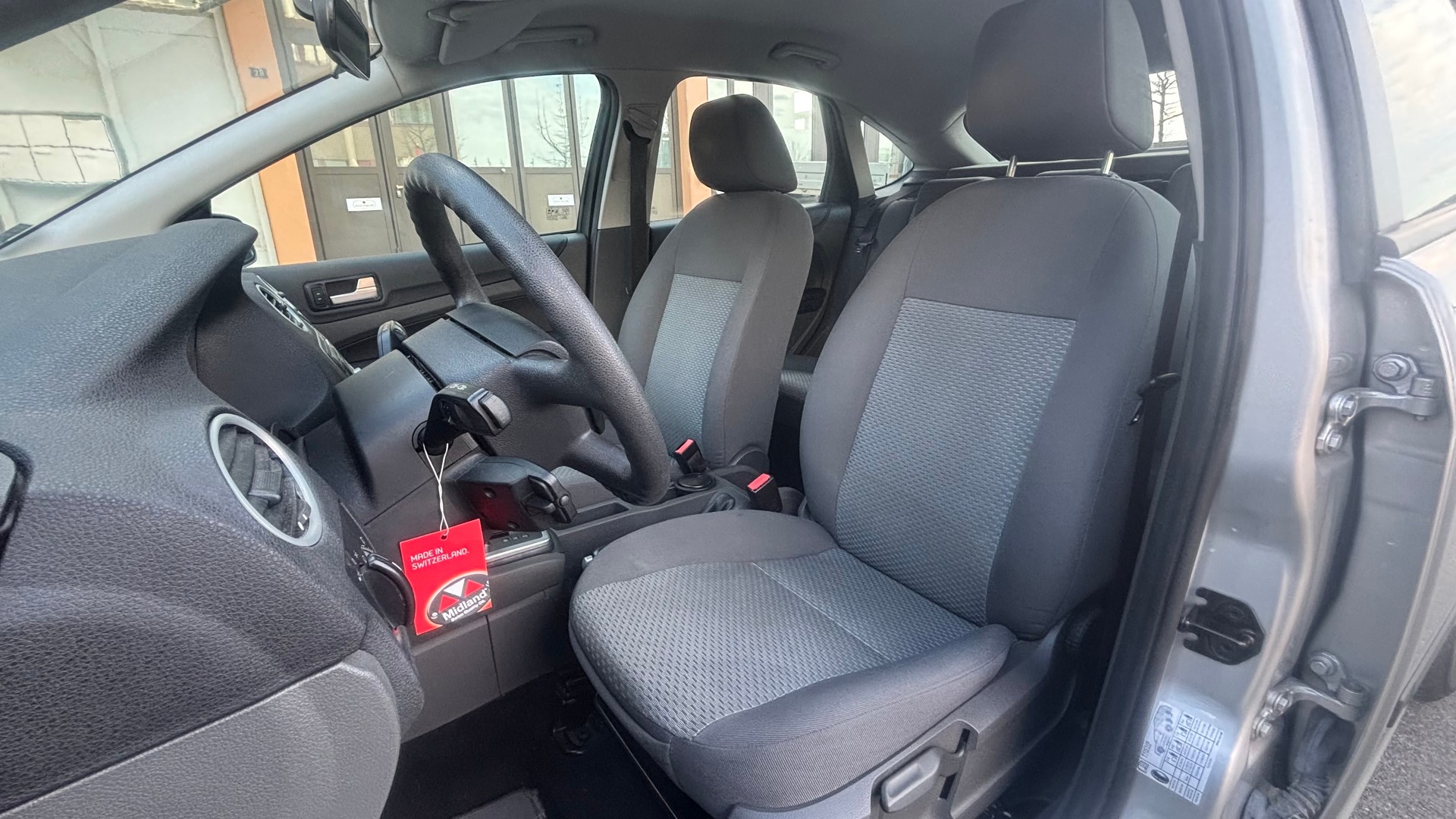 FORD Focus 1.6i Trend-image-5