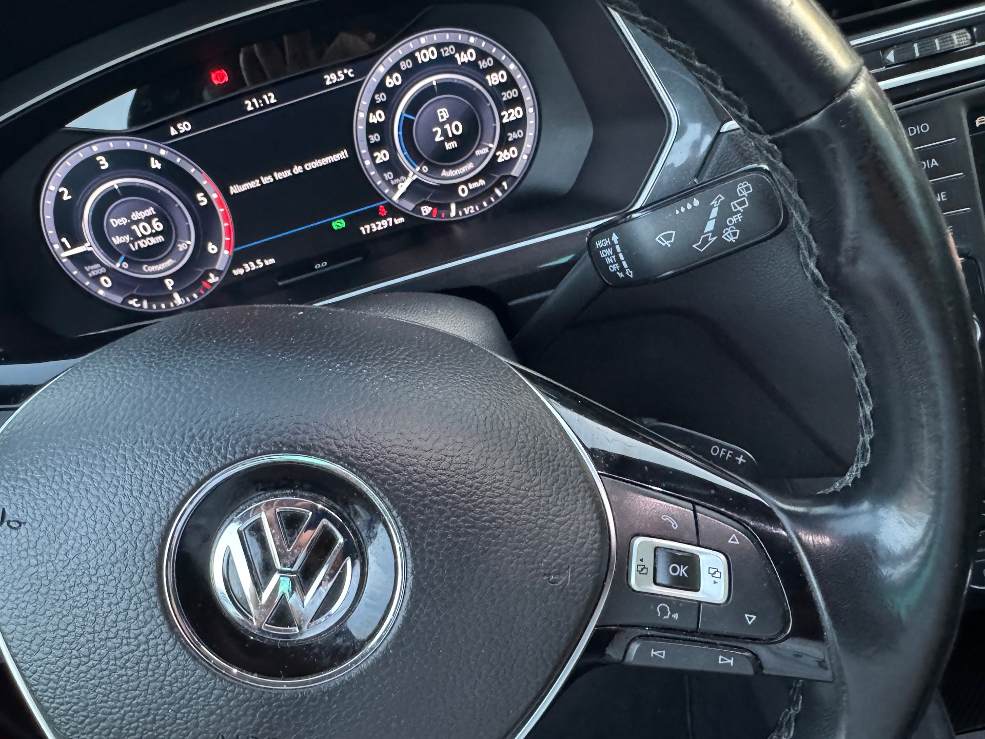 VW Tiguan 2.0 TDI SCR Comfortline 4Motion DSG-image-13