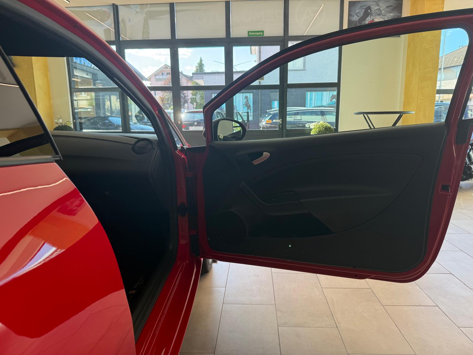 SEAT Ibiza SC 1.4 TSI Cupra DSG-image-16