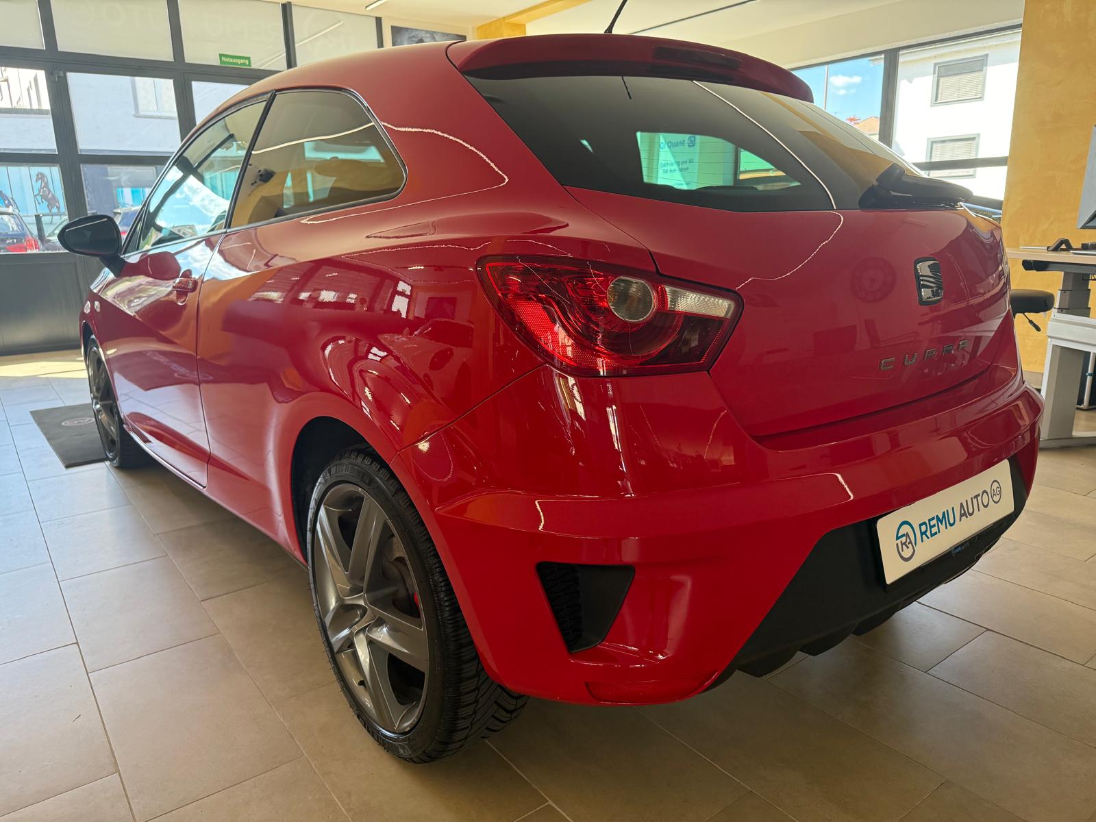 SEAT Ibiza SC 1.4 TSI Cupra DSG-image-5