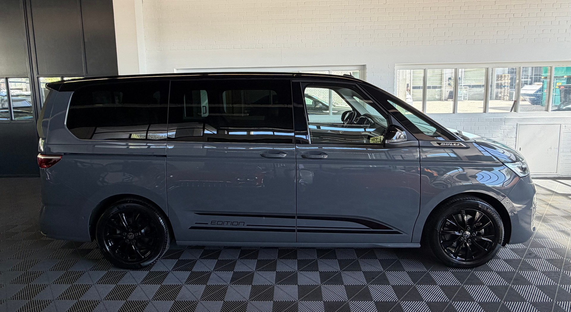VW Multivan 2.0 TSI 204 PS '' EDITION '' LEDER ''Life DSG Lang-showroom-element-1