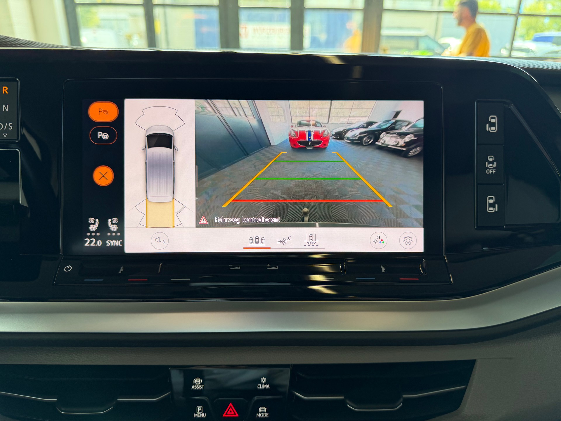 VW Multivan 2.0 TSI 204 PS '' EDITION '' LEDER ''Life DSG Lang-image-24