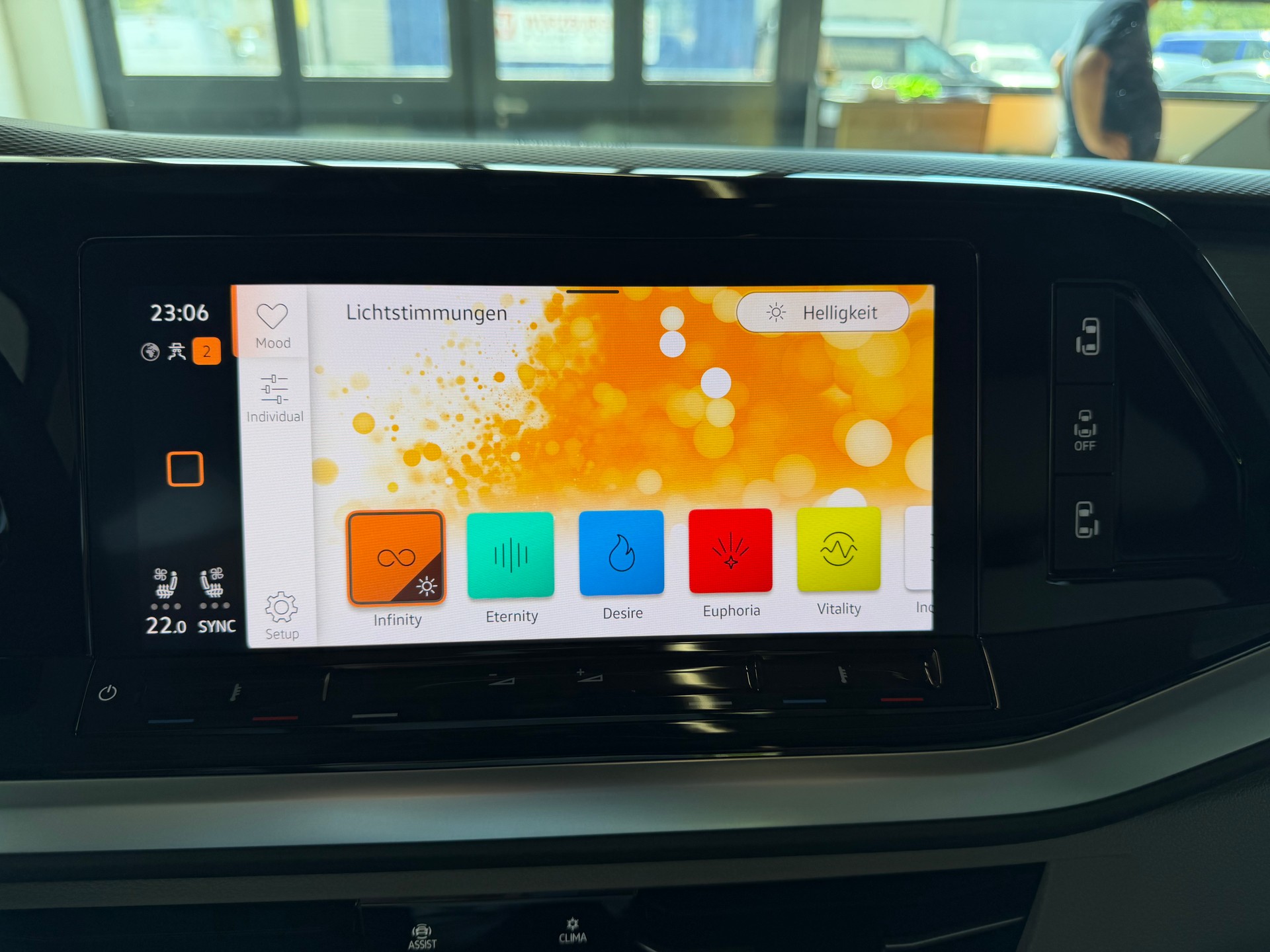 VW Multivan 2.0 TSI 204 PS '' EDITION '' LEDER ''Life DSG Lang-image-25