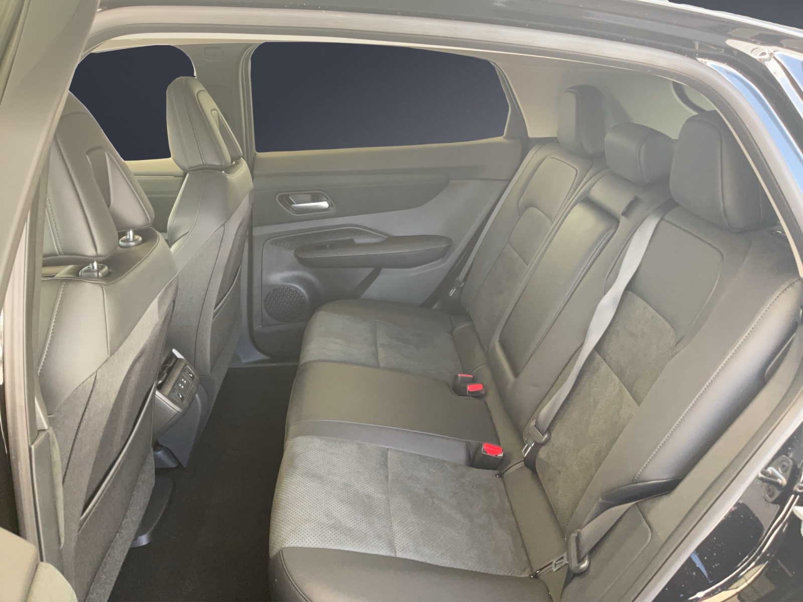 NISSAN Ariya 87 kWh Evolve-image-14