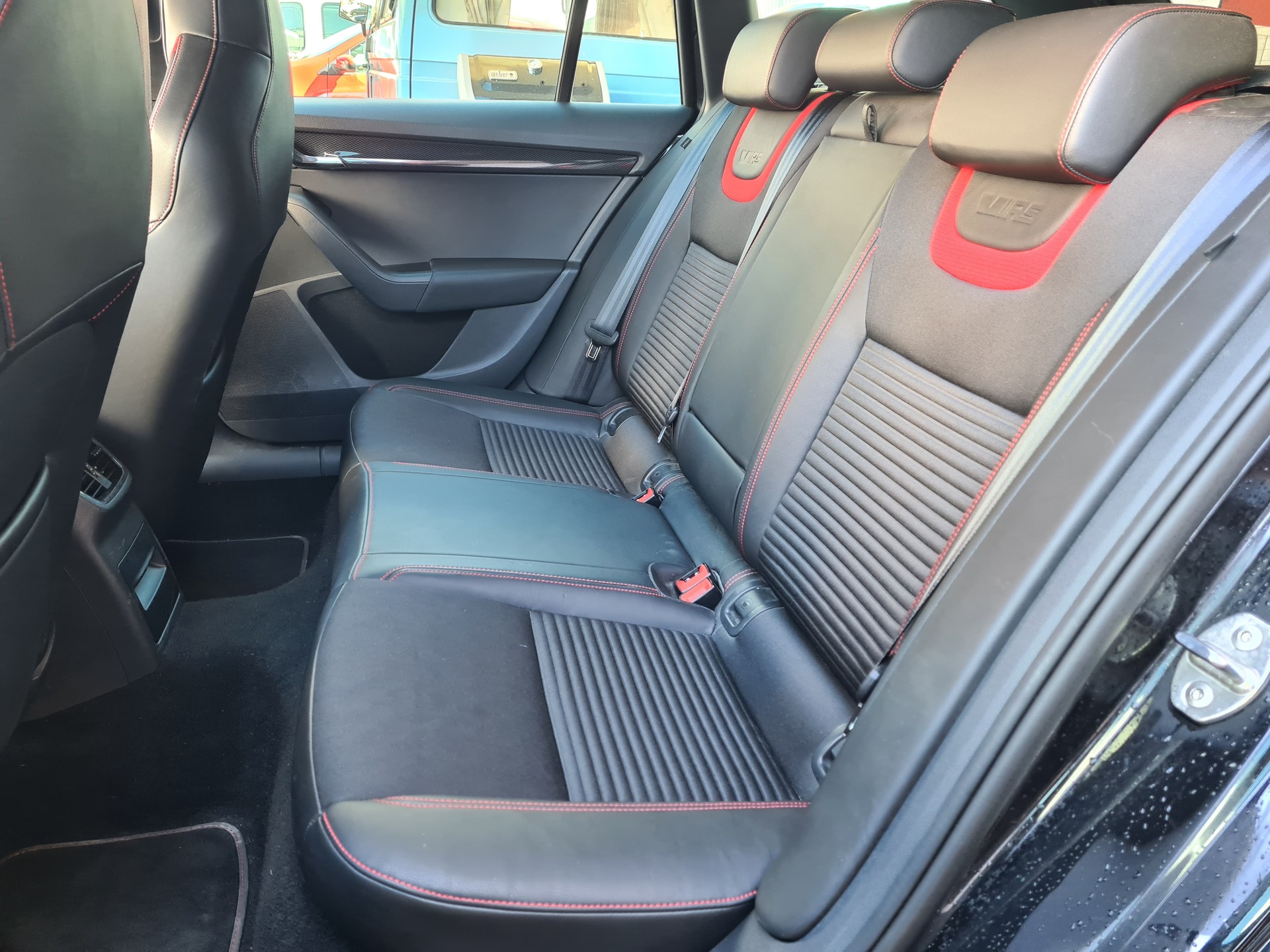 SKODA Octavia Combi 2.0 TDI RS DSG-image-9
