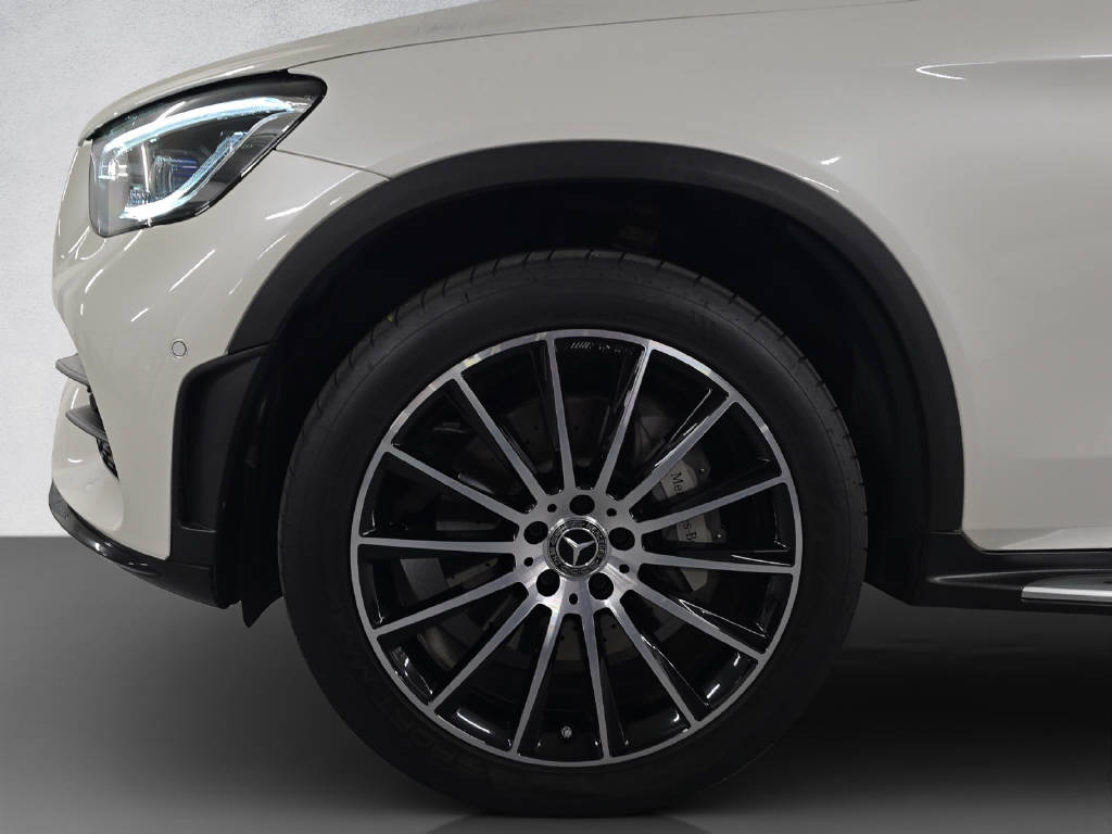 MERCEDES-BENZ GLC 300 e AMG Line 4Matic Coupé-image-6