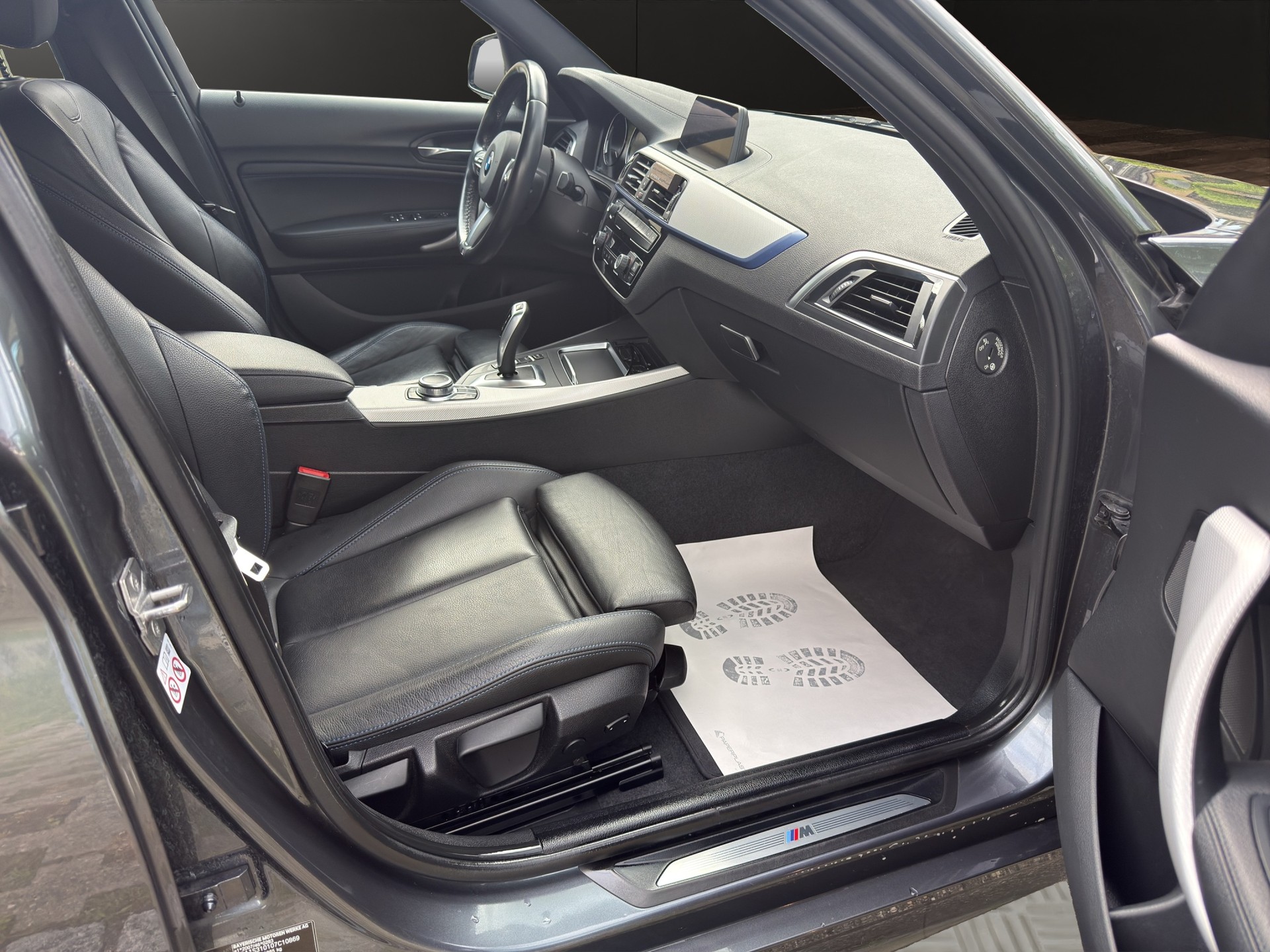 BMW BMW 125i Edition M Sport Steptronic-image-11