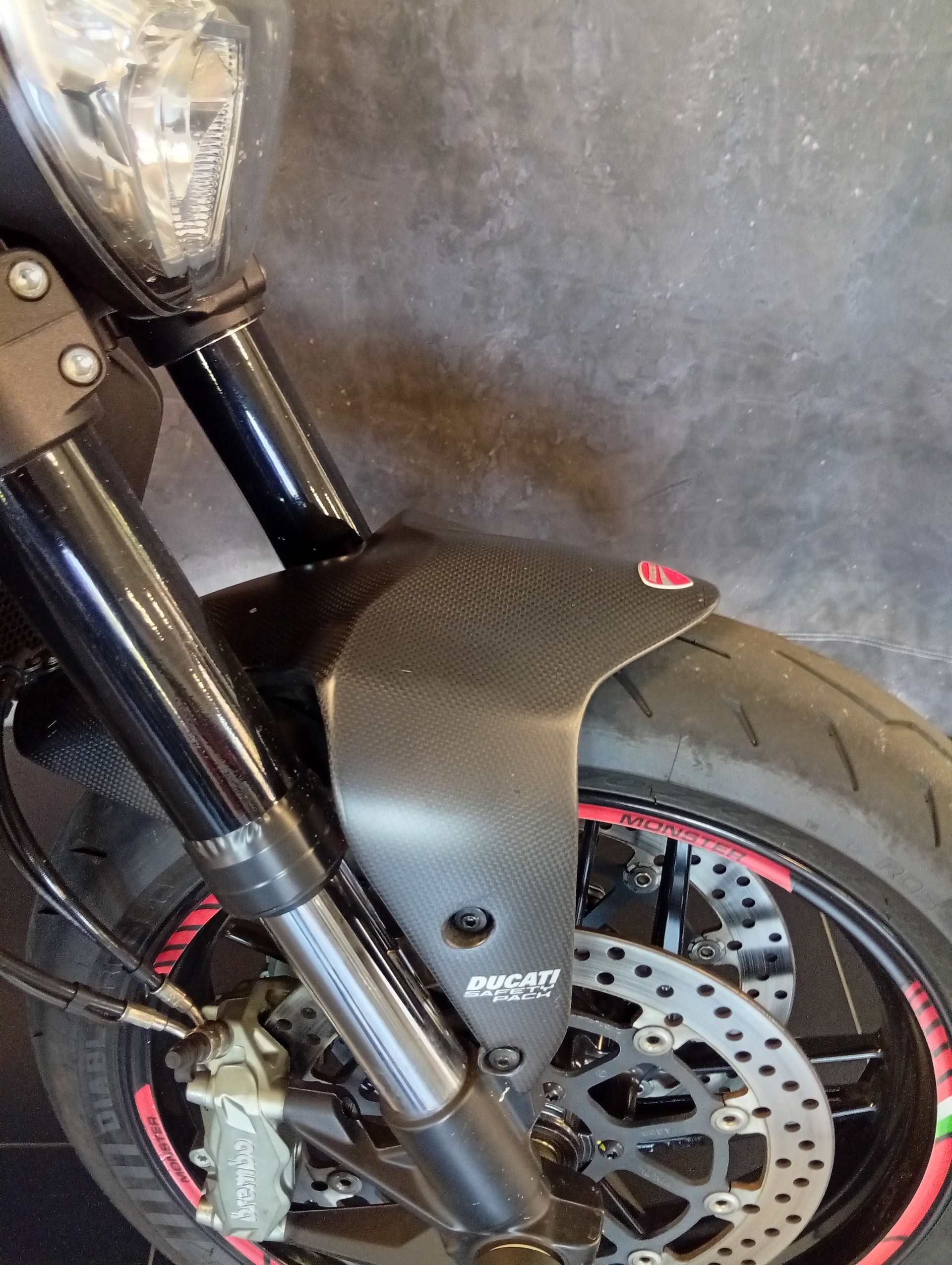 DUCATI Monster 821-image-12