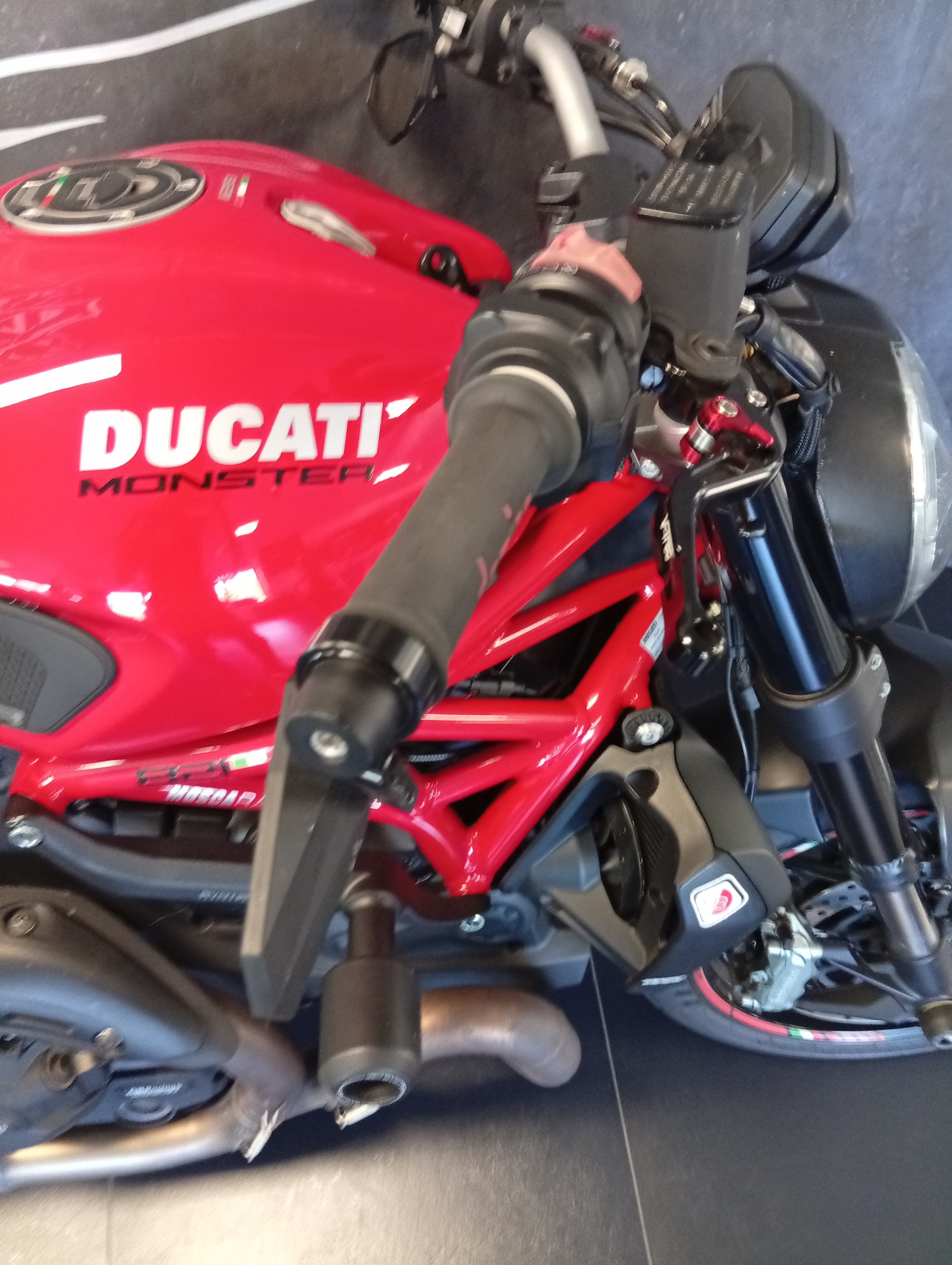 DUCATI Monster 821-image-13