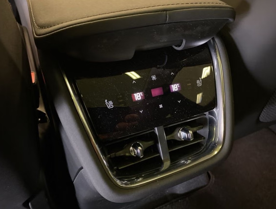 VOLVO EX90 Twin Performance 111 kWh Ultra AWD - 7 Sitzer-image-9