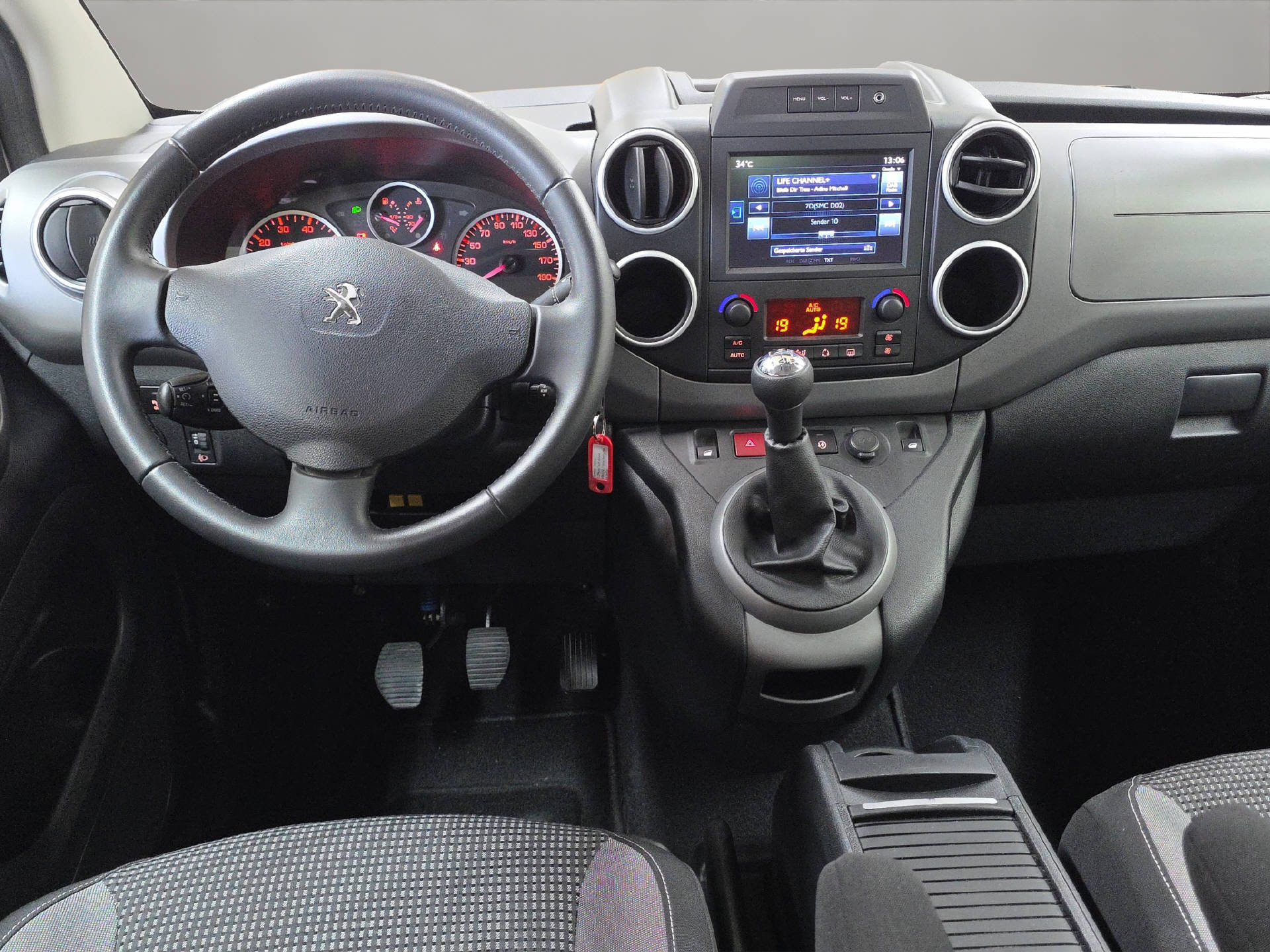 PEUGEOT Partner Tepee 1.2 PureTech Allure S/S-image-7