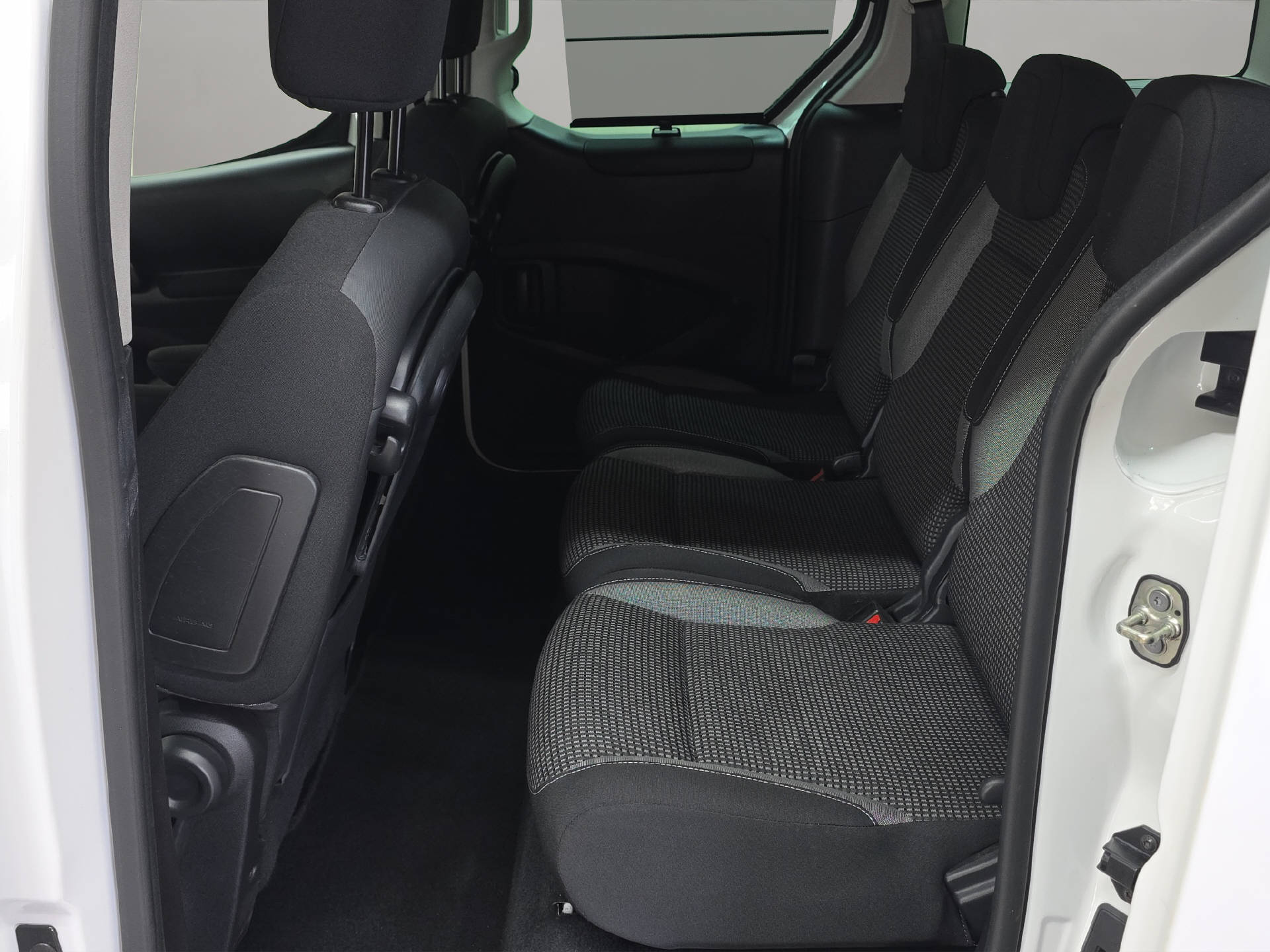 PEUGEOT Partner Tepee 1.2 PureTech Allure S/S-image-10