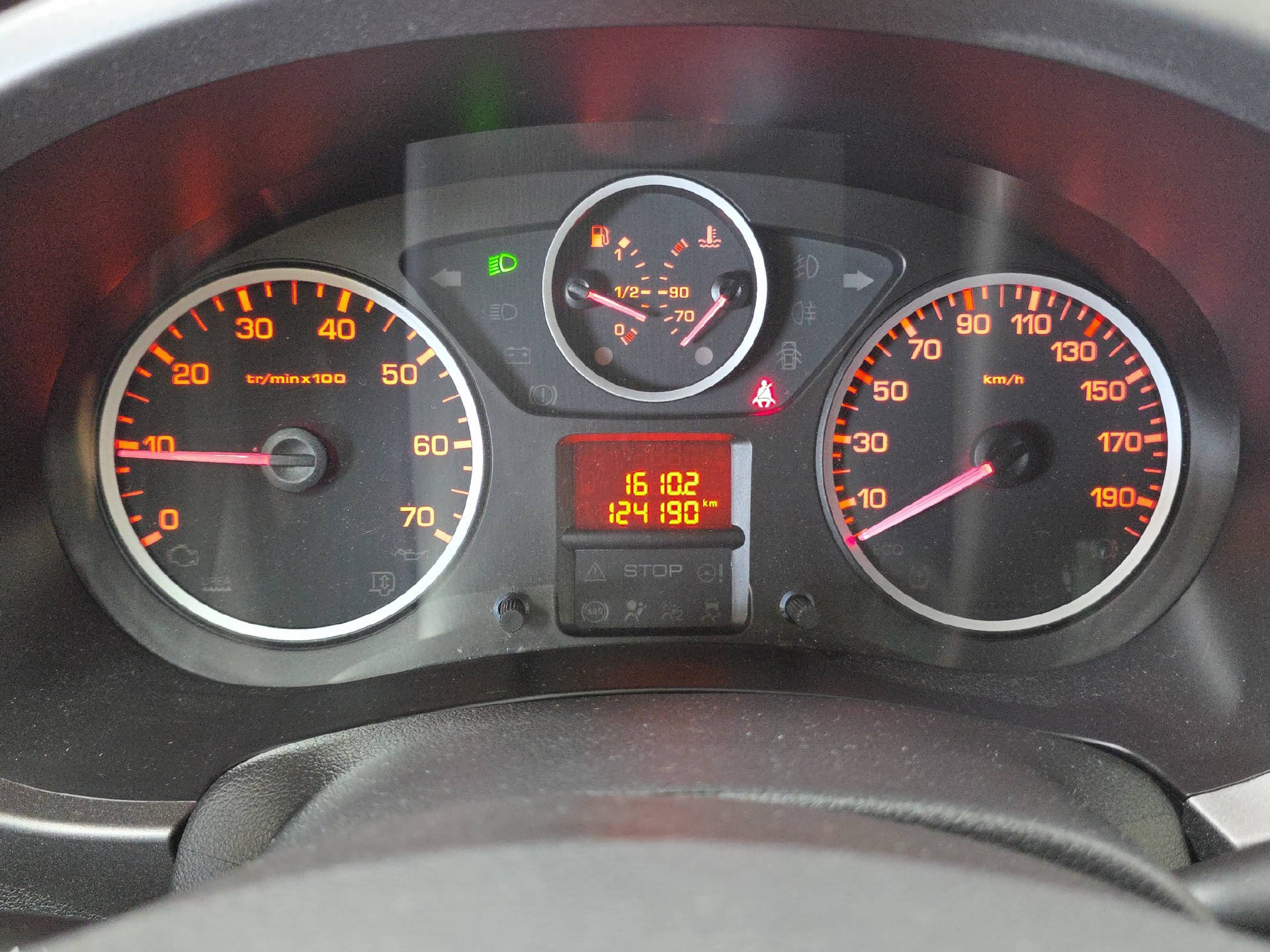 PEUGEOT Partner Tepee 1.2 PureTech Allure S/S-image-6