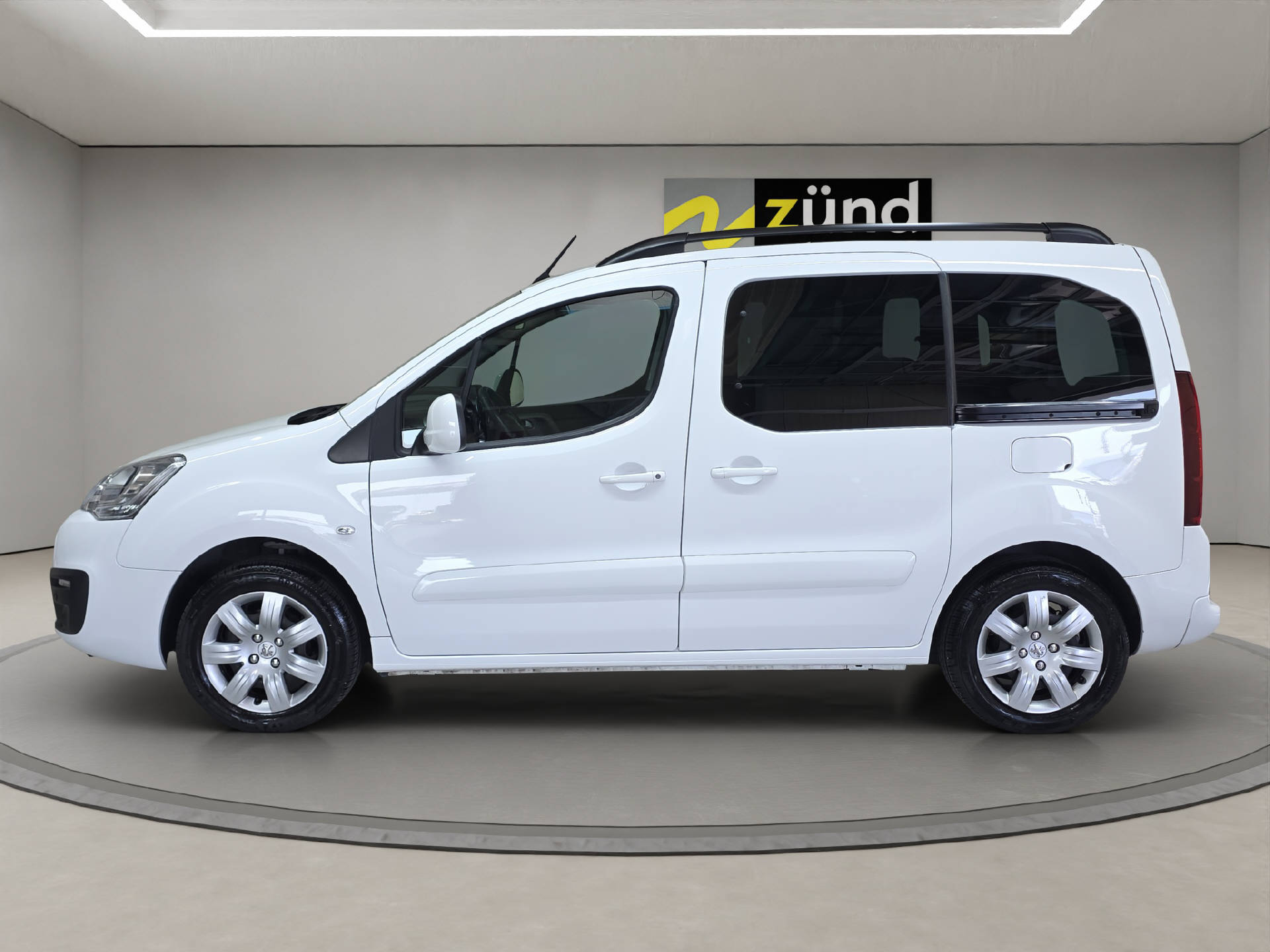 PEUGEOT Partner Tepee 1.2 PureTech Allure S/S-image-1