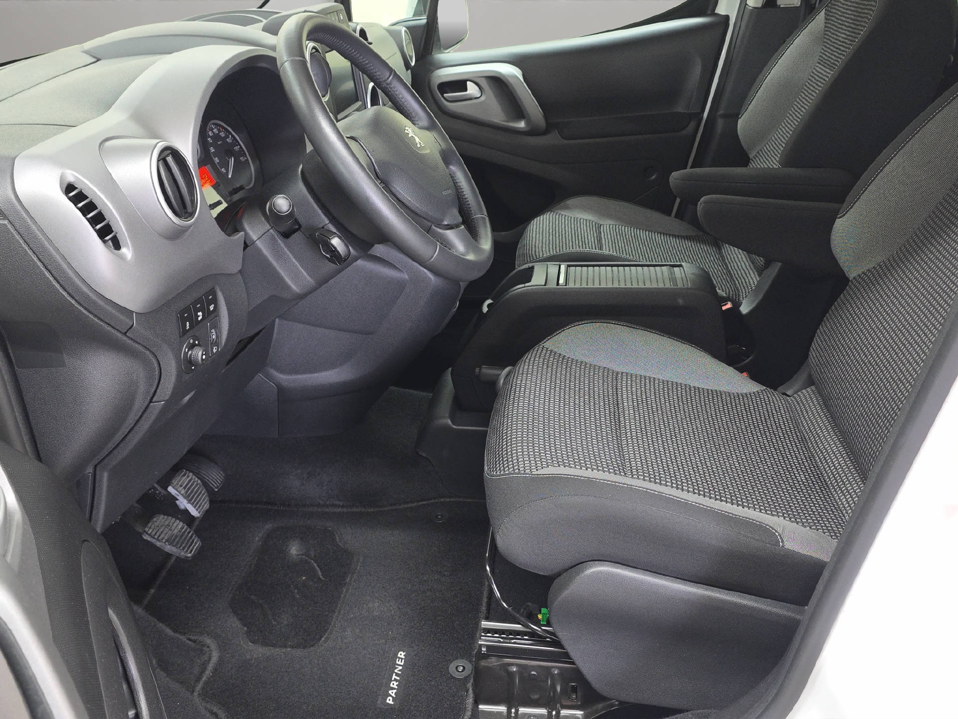 PEUGEOT Partner Tepee 1.2 PureTech Allure S/S-image-5