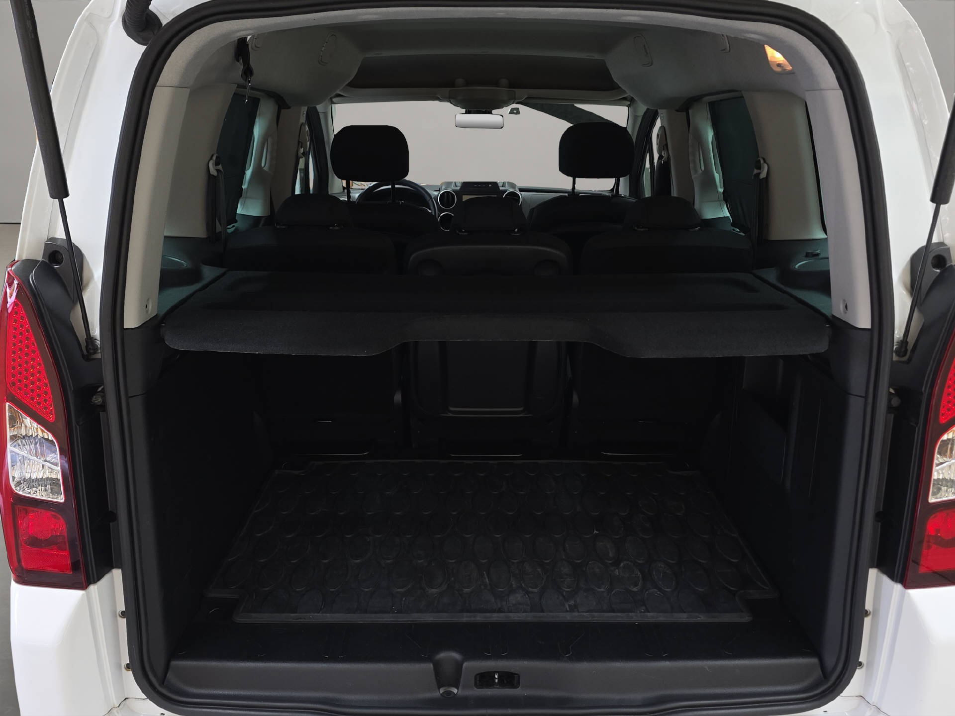 PEUGEOT Partner Tepee 1.2 PureTech Allure S/S-image-12
