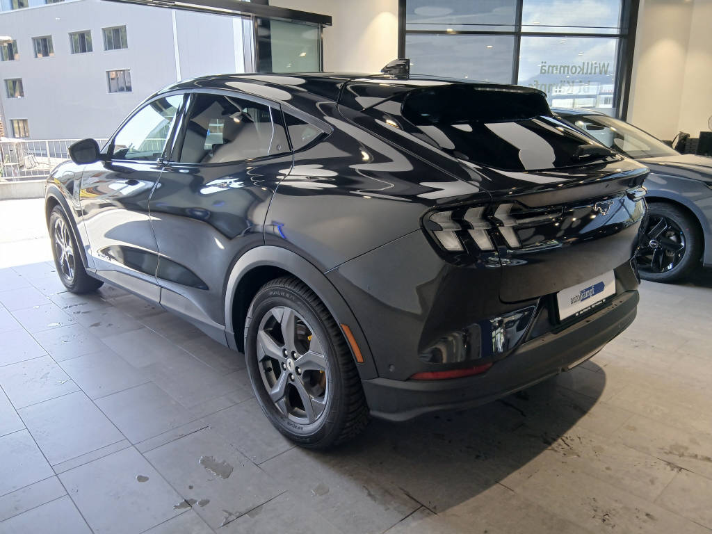 FORD Mustang Mach-E Extended-showroom-element-3