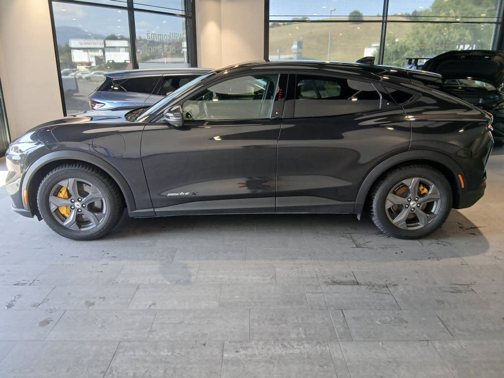 FORD Mustang Mach-E Extended-showroom-element-2