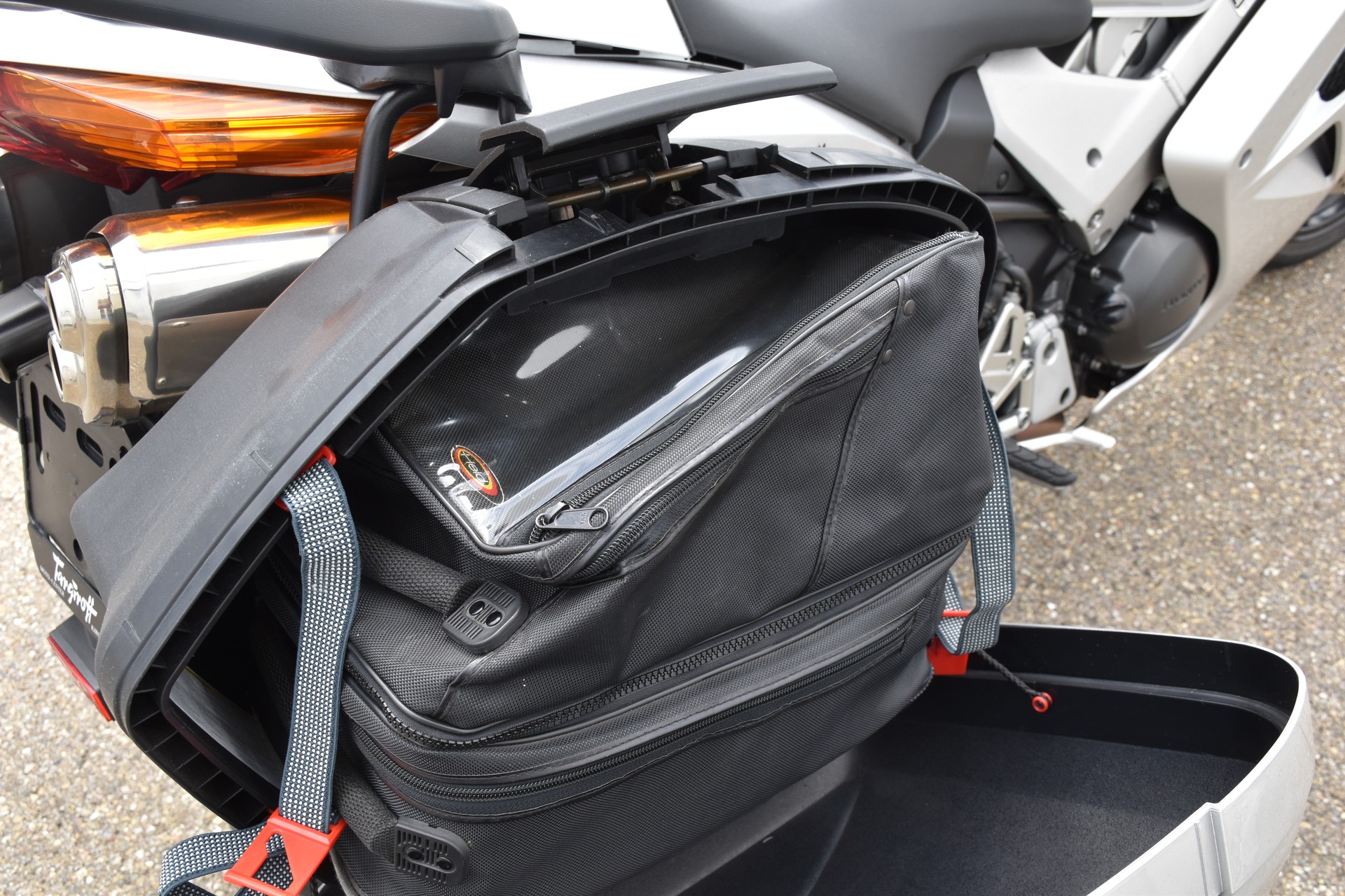 HONDA VFR 800 FI ABS-image-8