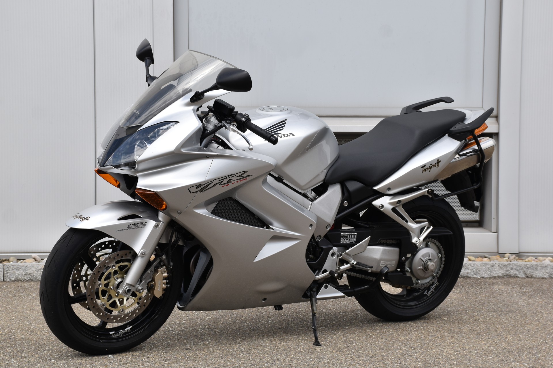 HONDA VFR 800 FI ABS-image-15