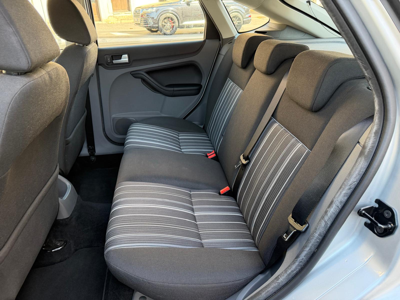 FORD Focus 1.6i VCT Carving-image-8