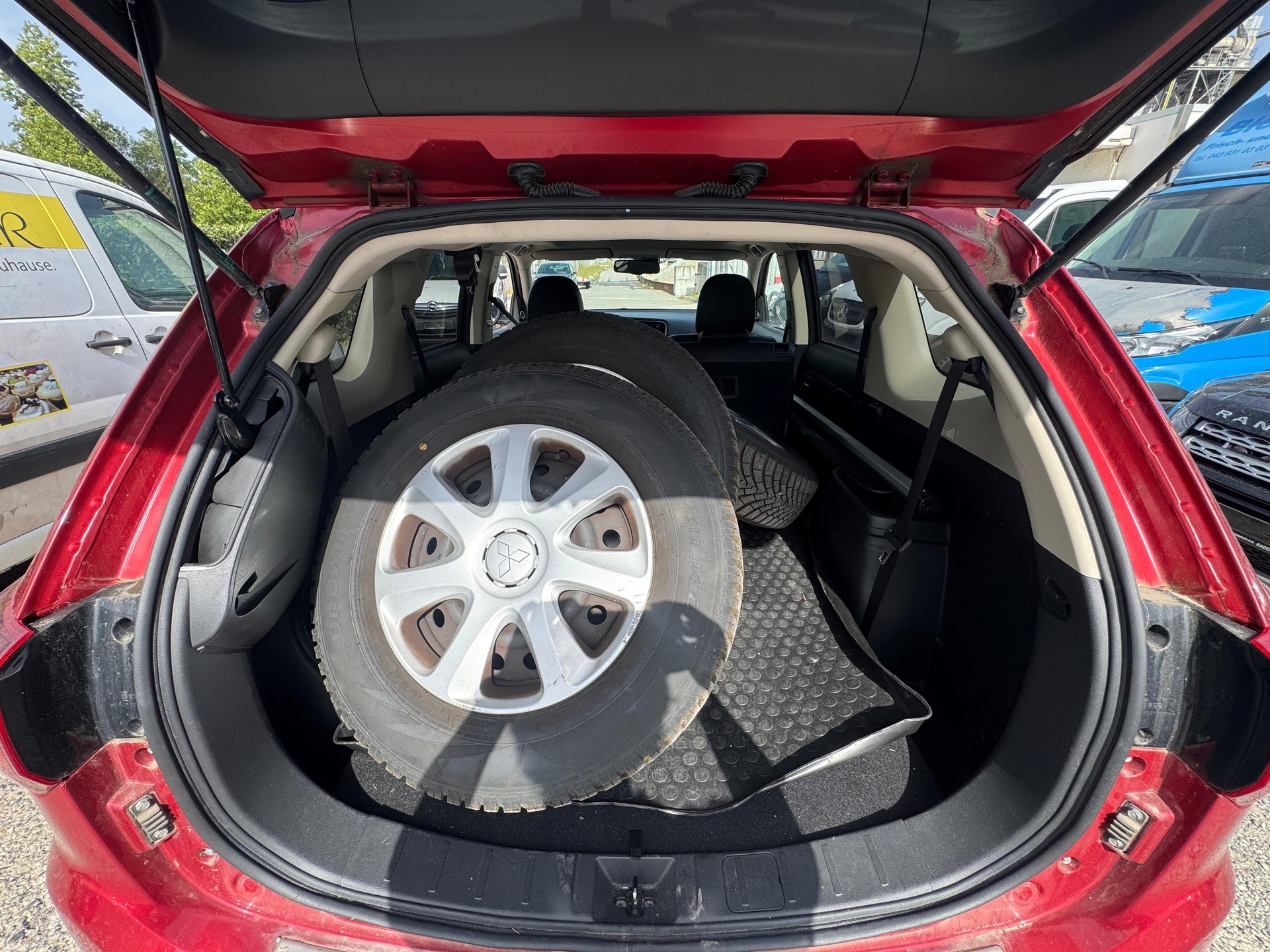 MITSUBISHI Outlander 2.2 DID Diamond 4WD Automatic-image-8