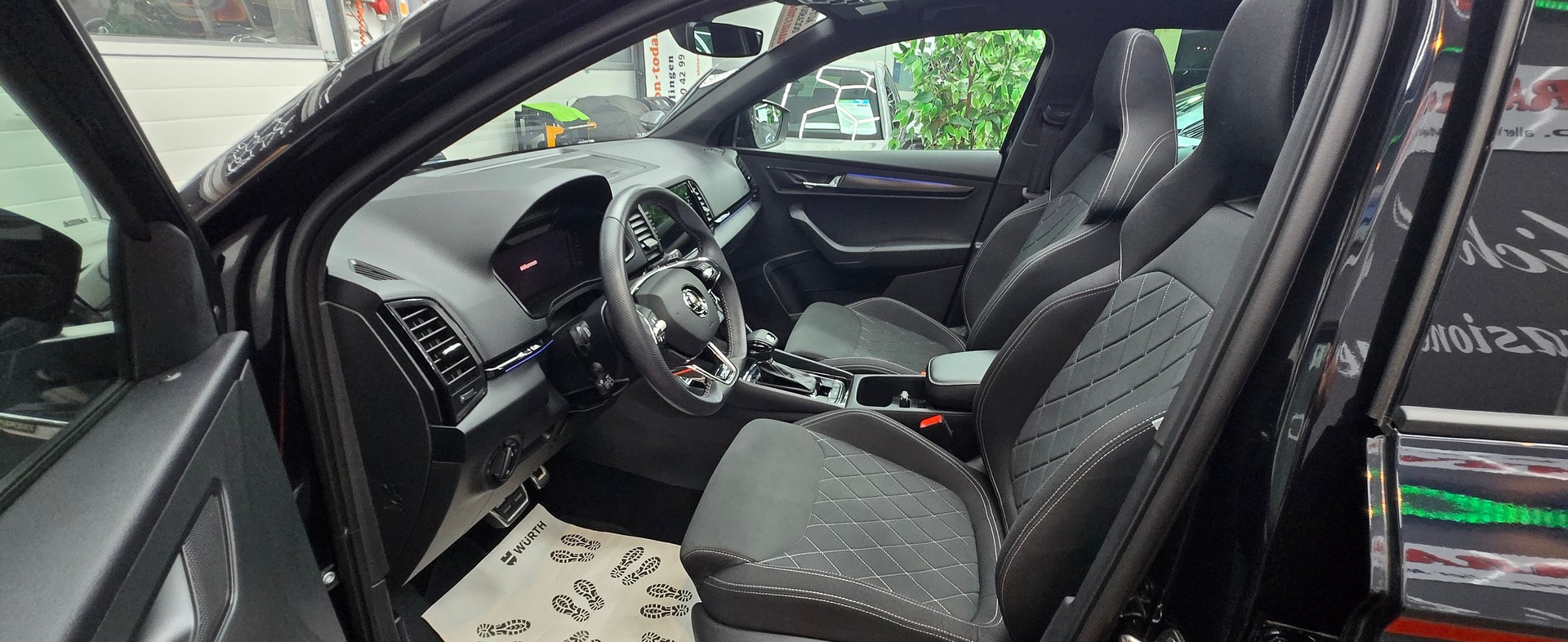SKODA Karoq 2.0 TSI SportLine 4x4 DSG-image-12