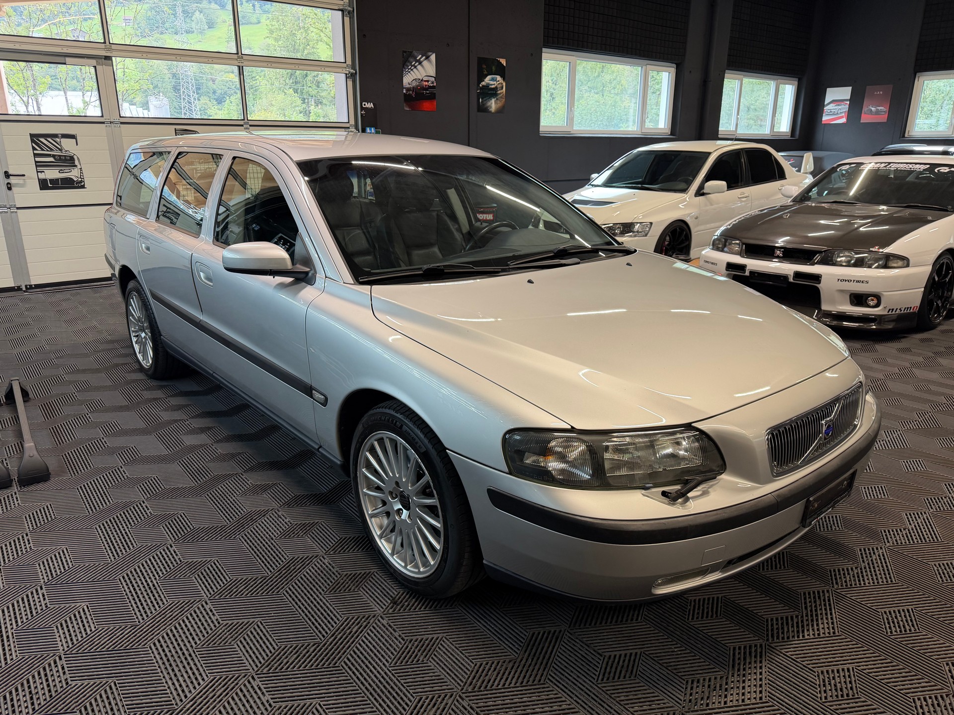 VOLVO V70 2.5T-image-4