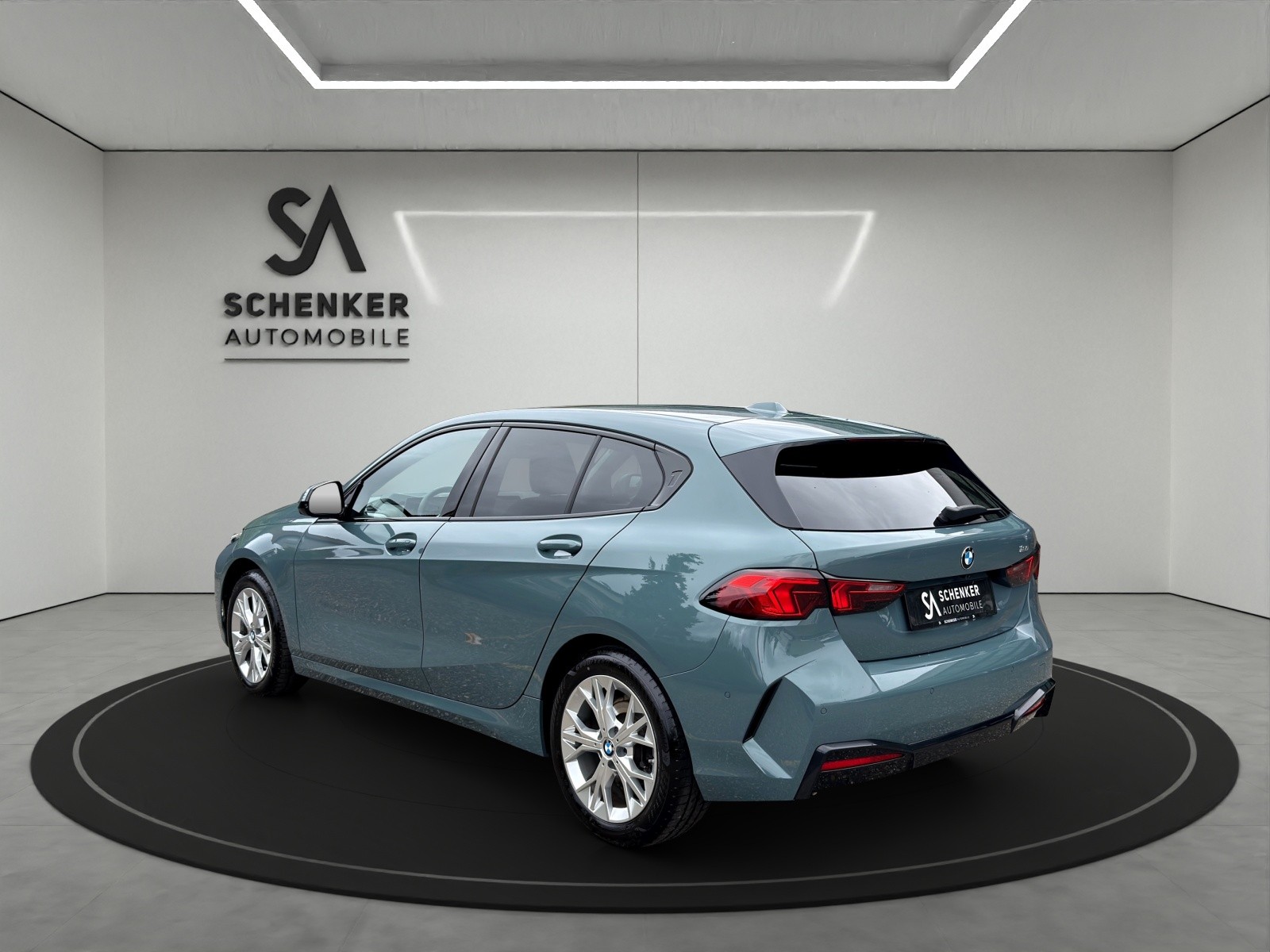 BMW 120 Steptronic-showroom-element-3