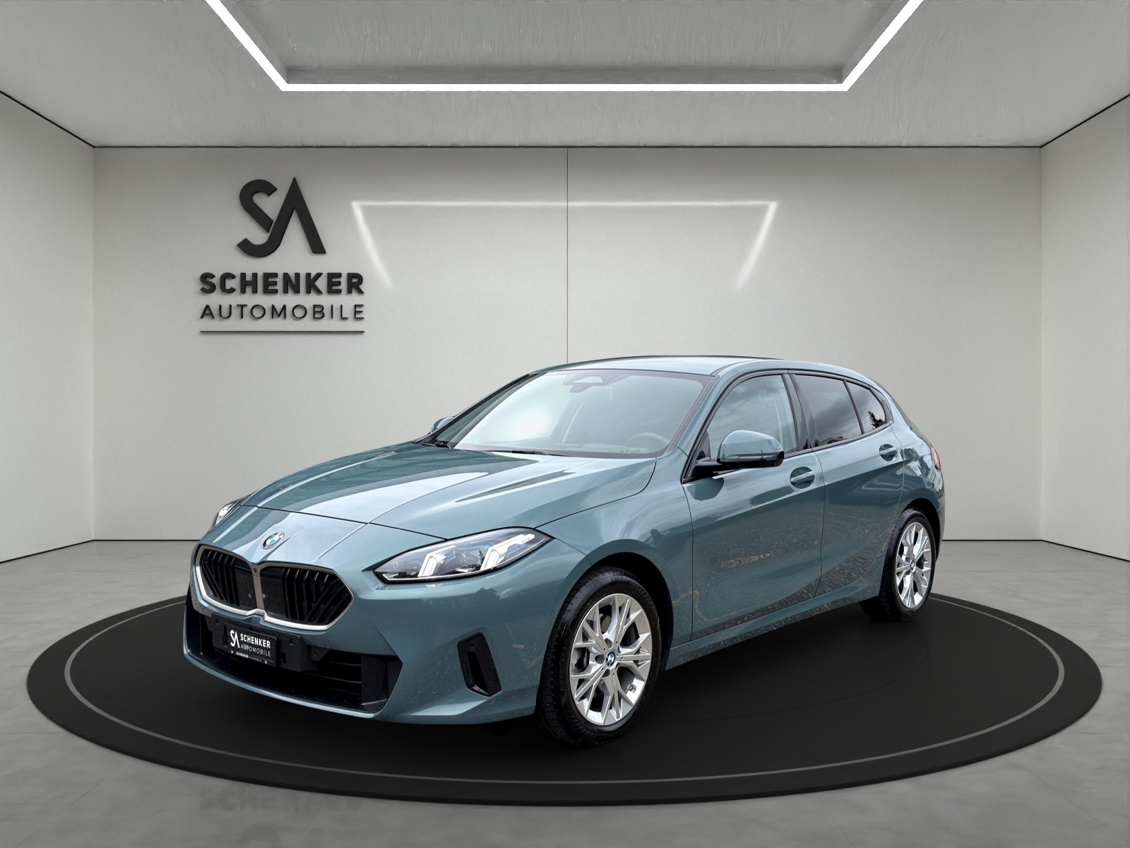 BMW 120 Steptronic-showroom-element-1