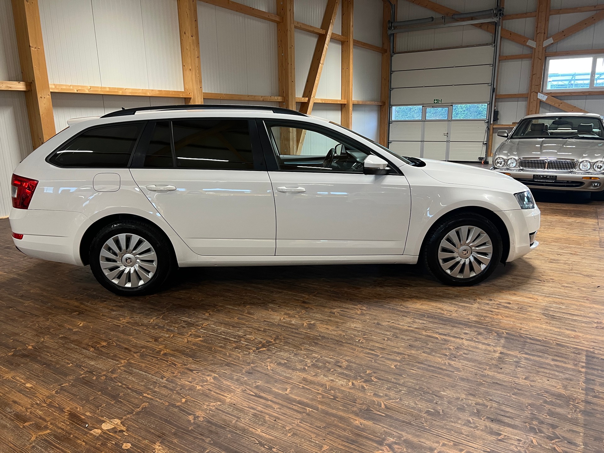 SKODA Octavia Combi 2.0 TDI Style 4x4-showroom-element-3