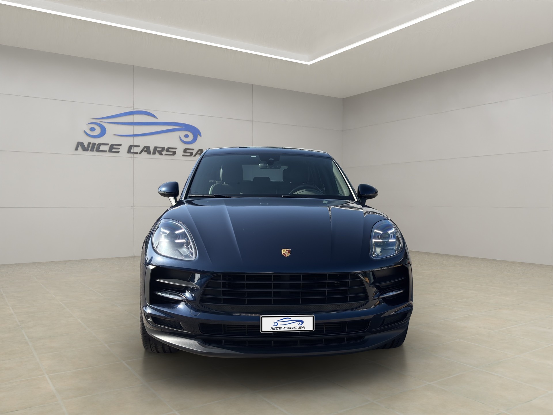 PORSCHE Macan PDK-showroom-element-1