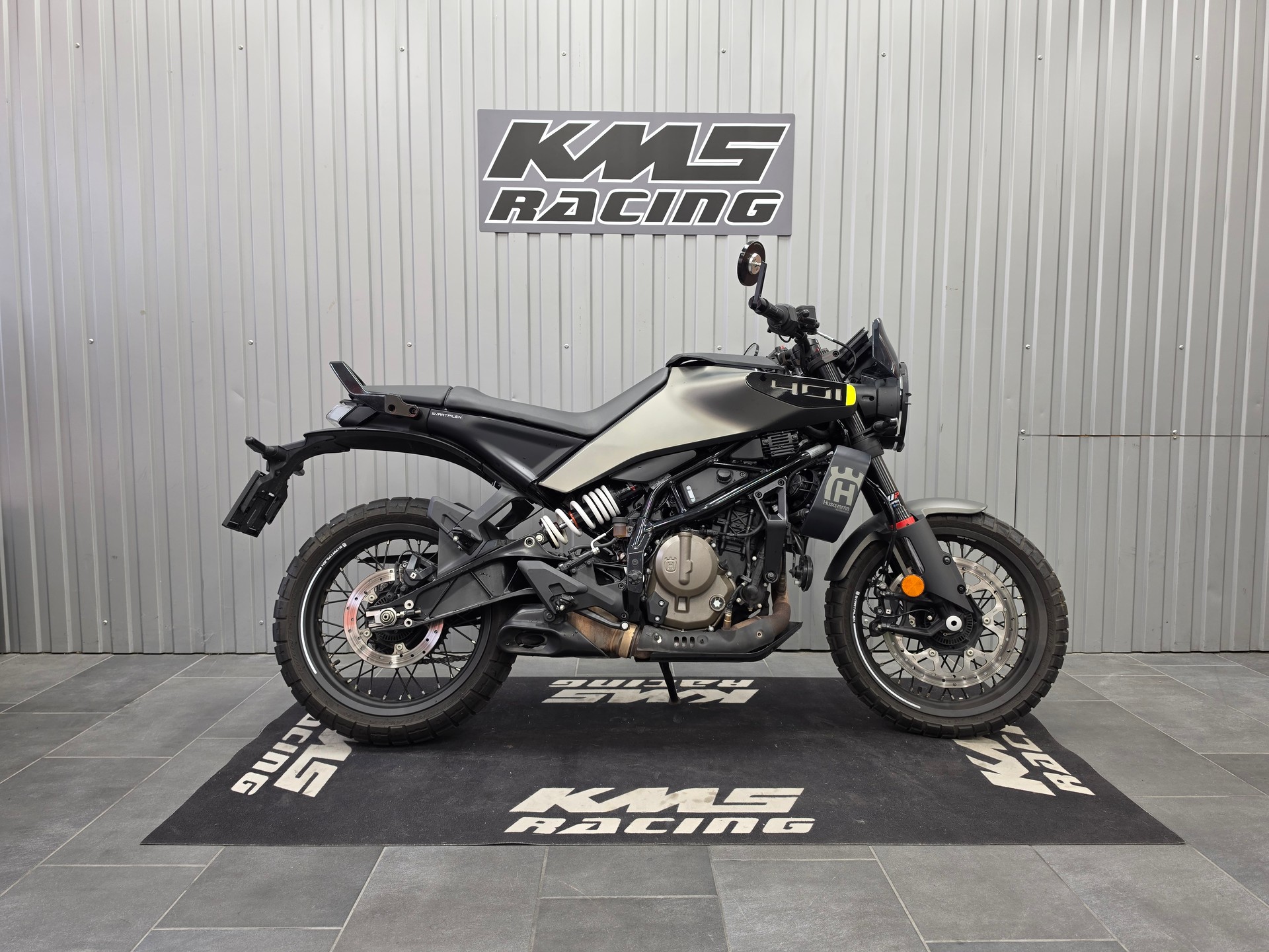 HUSQVARNA Svartpilen 401-image-0