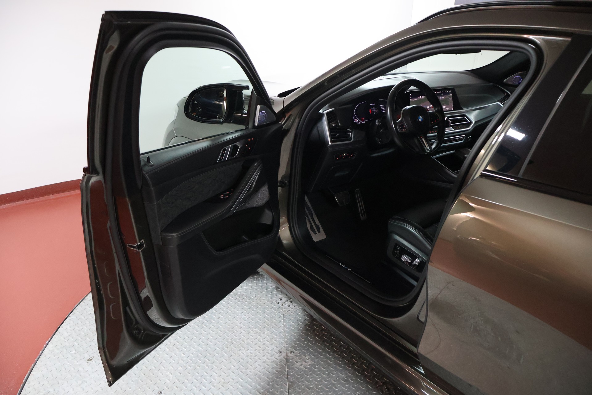 BMW X6M Steptronic M Competition-showroom-element-3