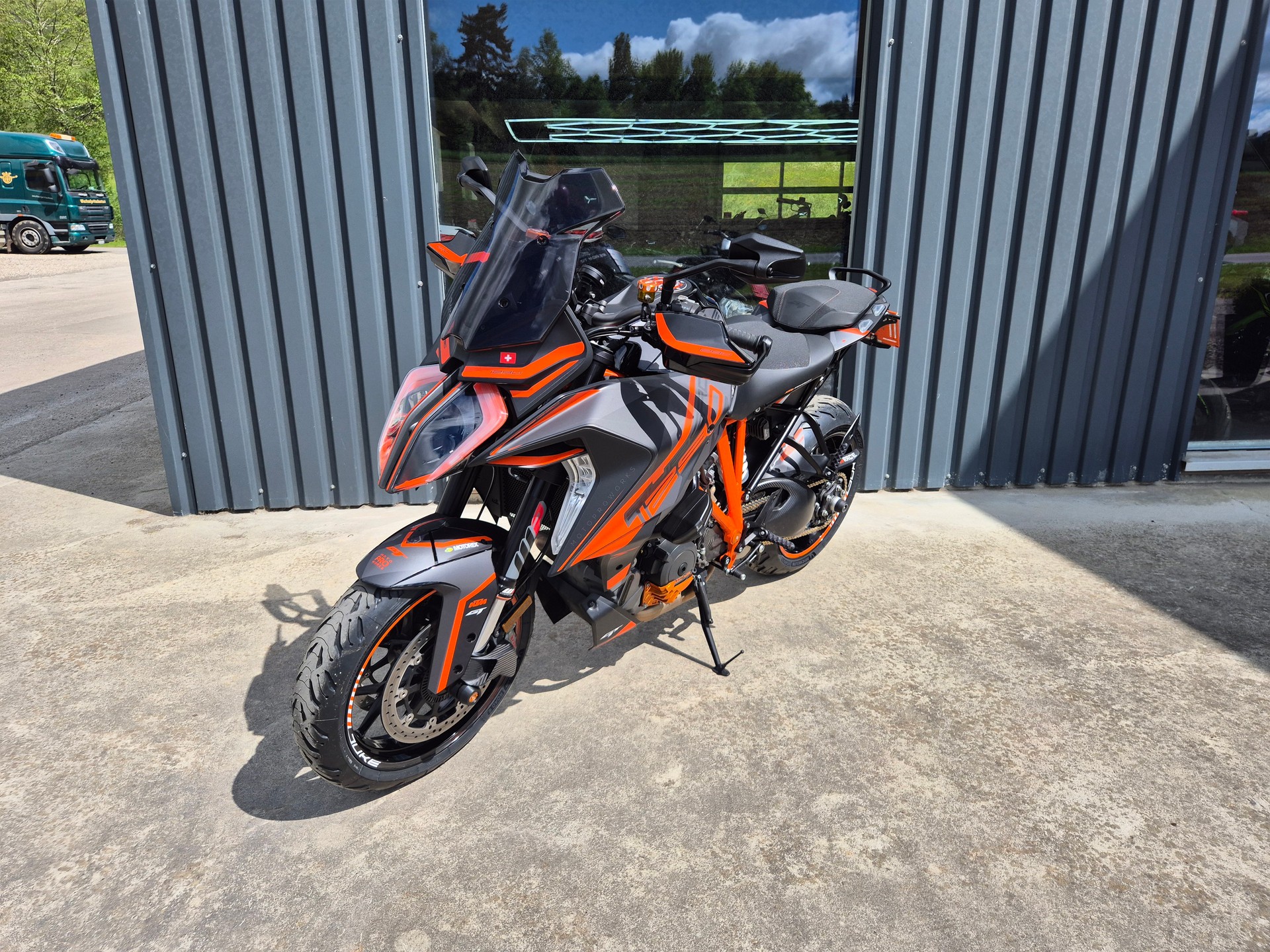 KTM 1290 Super Duke GT-image-2