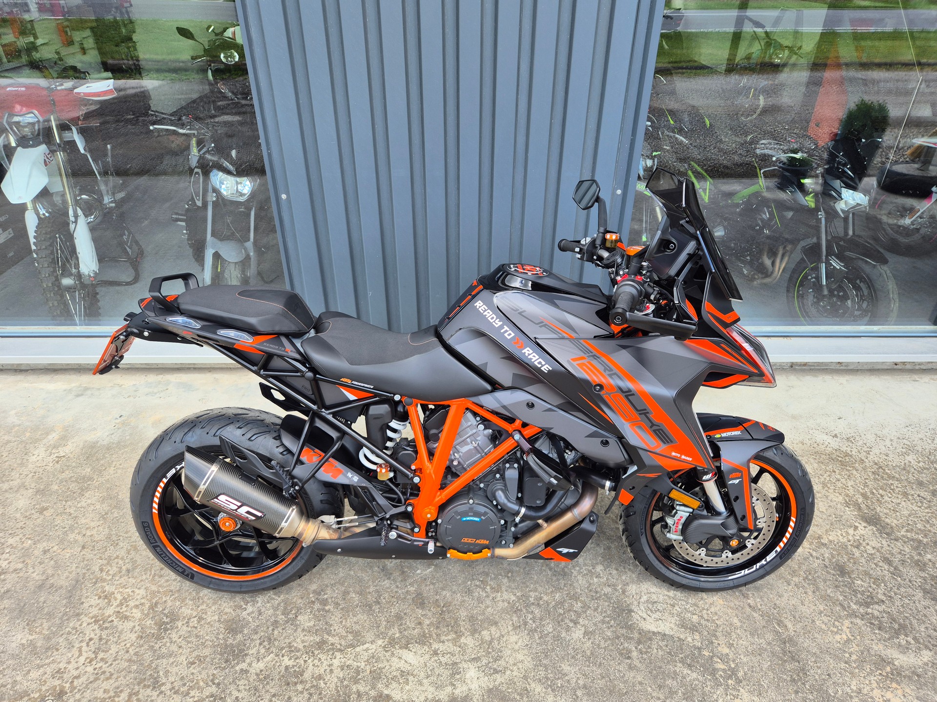 KTM 1290 Super Duke GT-image-1