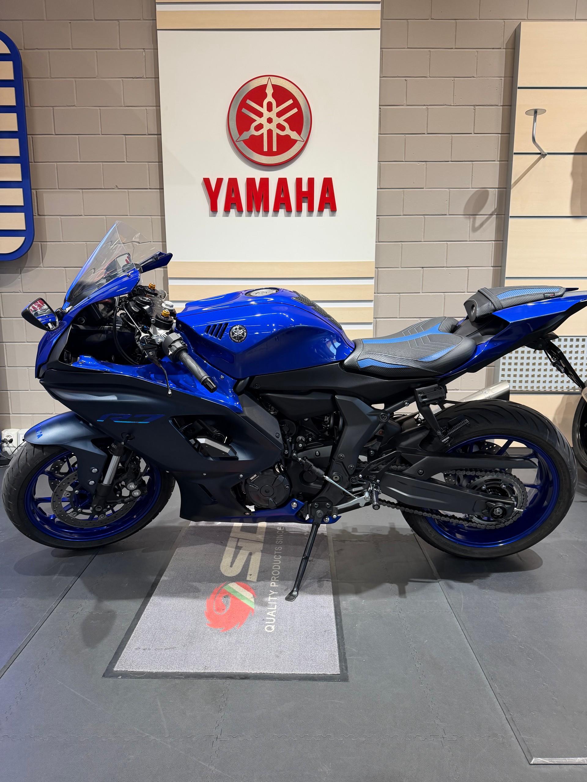 YAMAHA YZF-R7-image-2